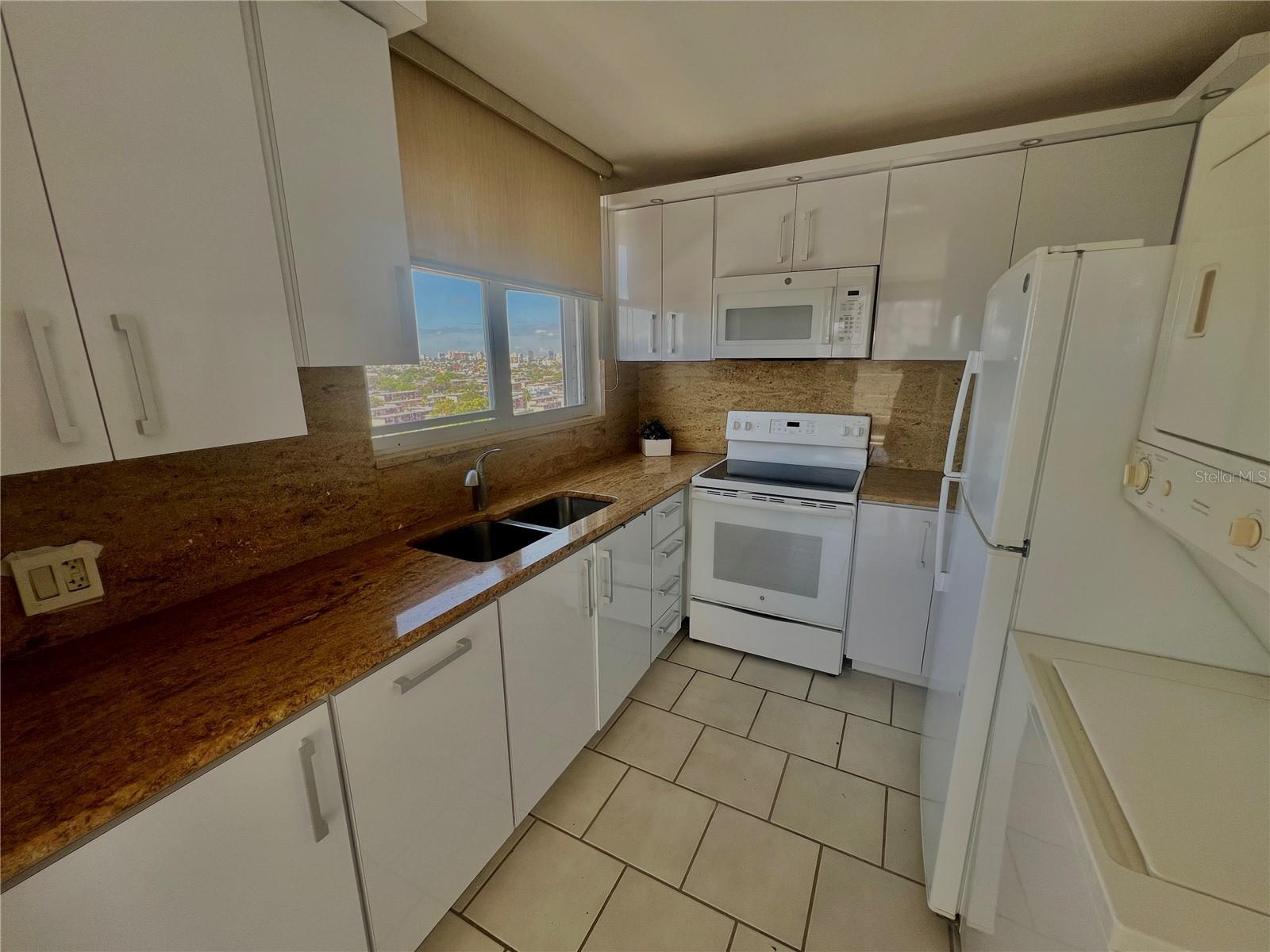 3205 ISLA VERDE AVE #1308