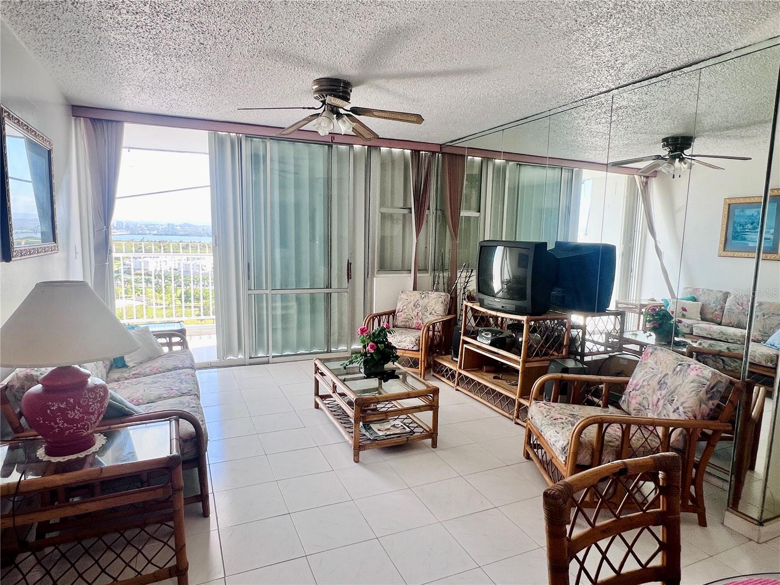 5347 AV. ISLA VERDE #1214