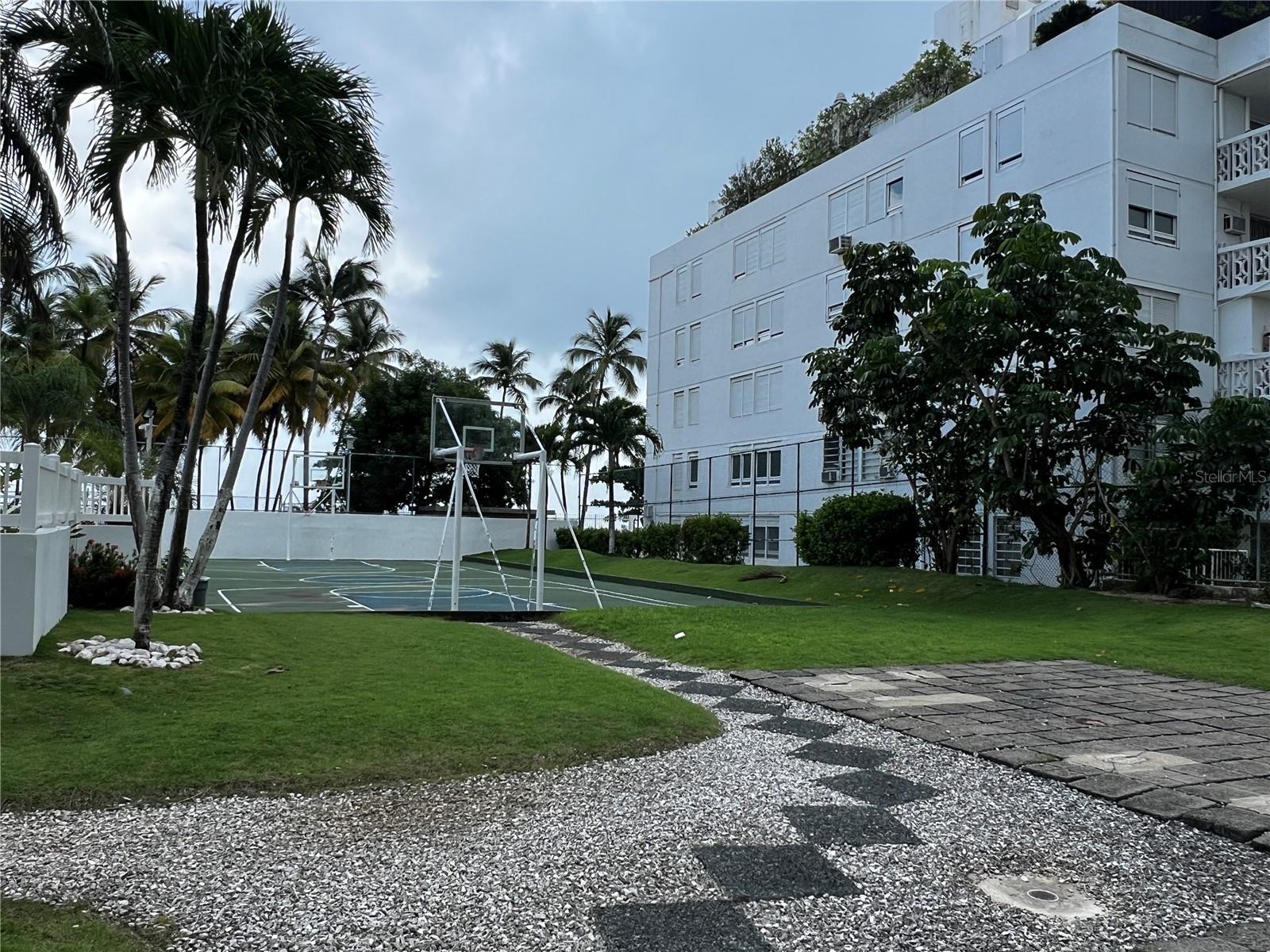 5347 AV. ISLA VERDE #1214