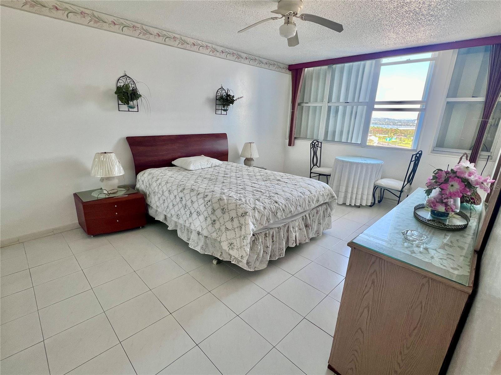 5347 AV. ISLA VERDE #1214