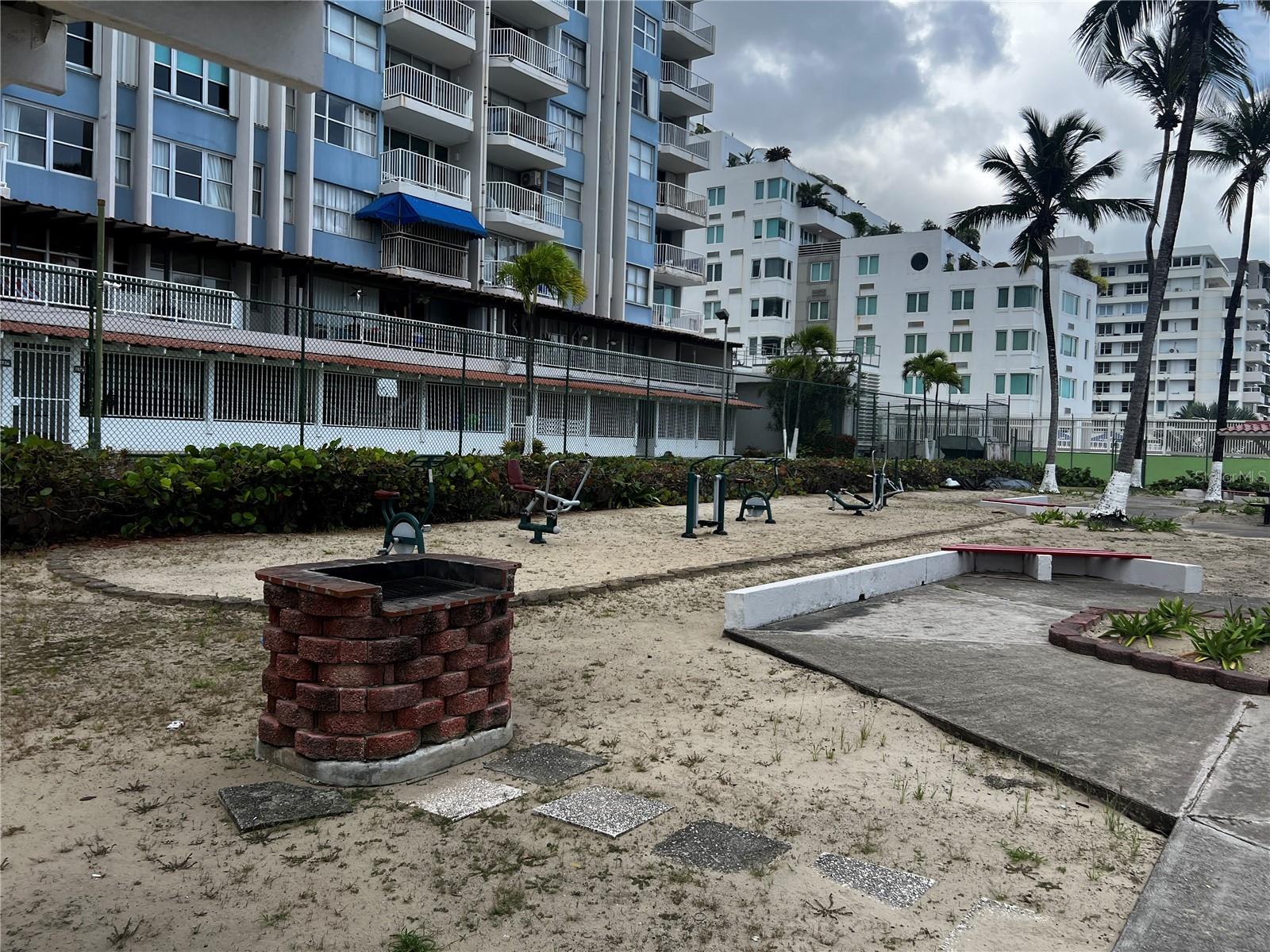 5347 AV. ISLA VERDE #1214