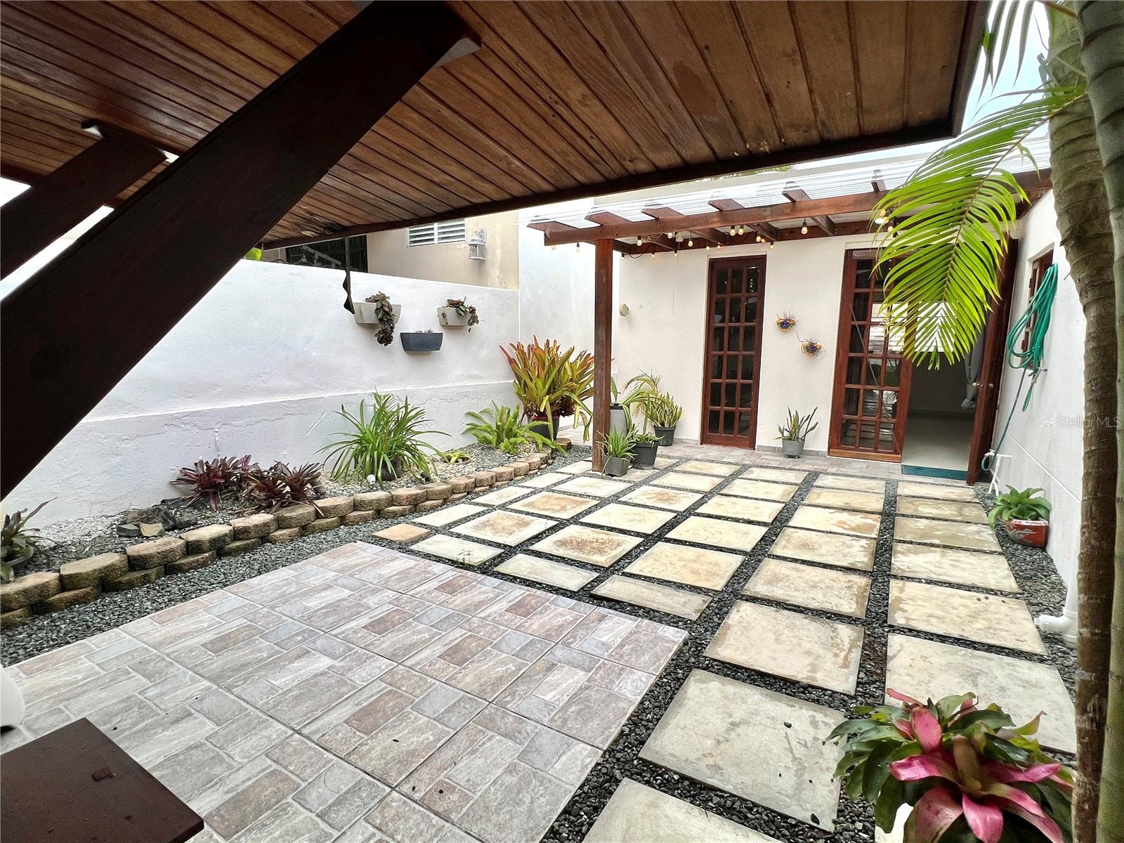 9 CALLE LOS ROBLES #G-42