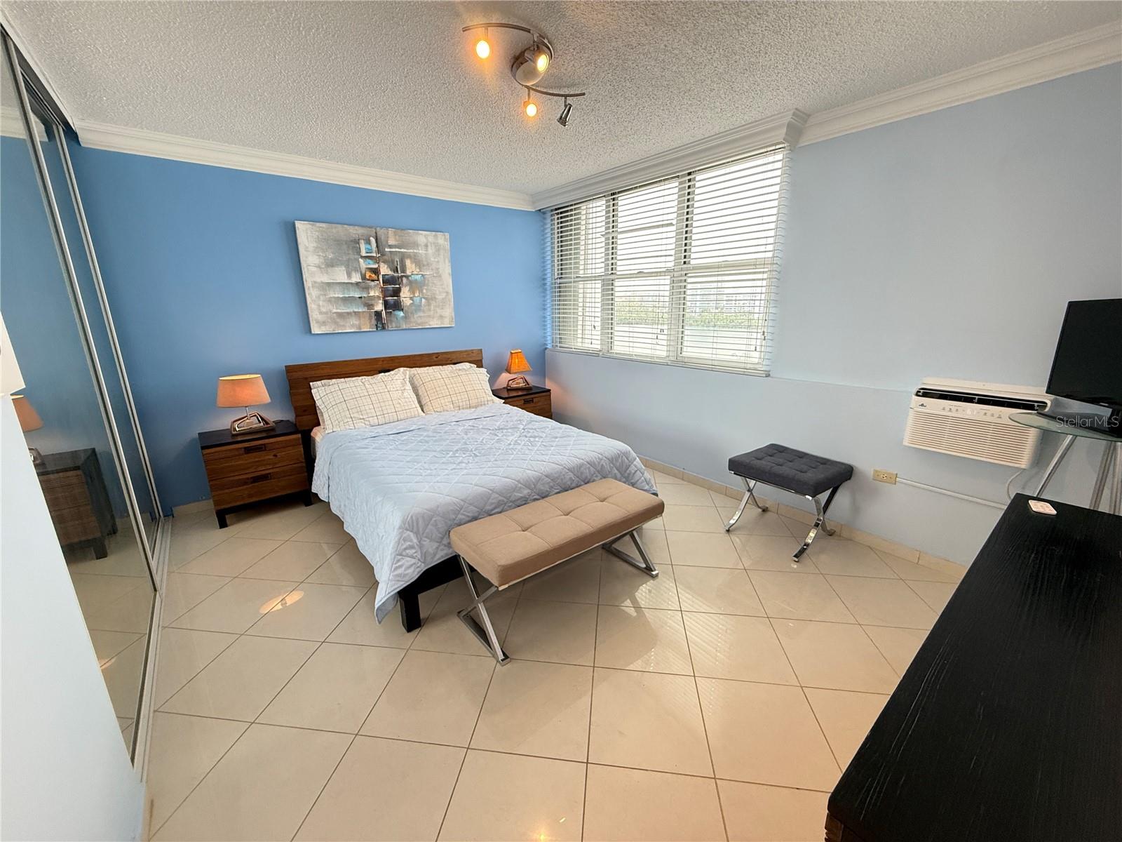 1035 ASHFORD AVE #802