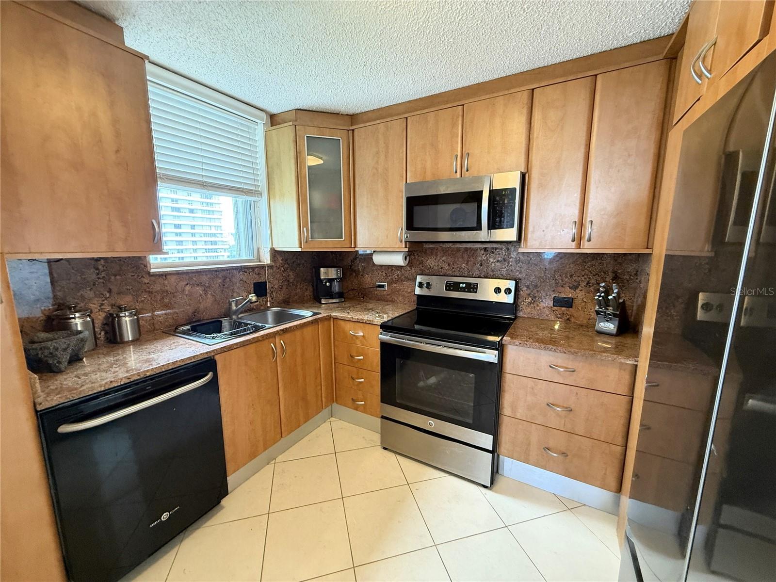 1035 ASHFORD AVE #802