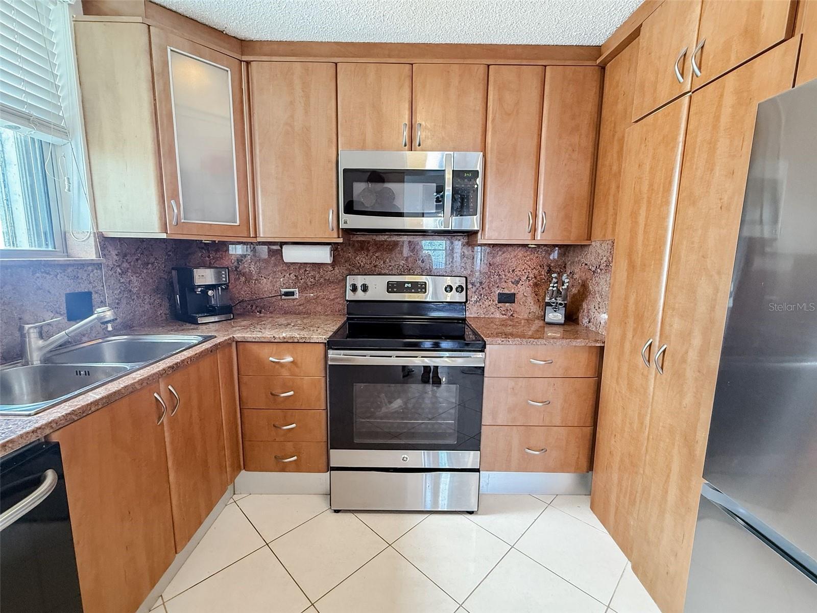 1035 ASHFORD AVE #802