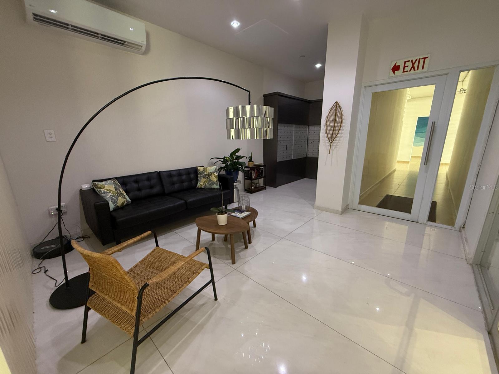 4123 ISLA VERDE AVE. #1001