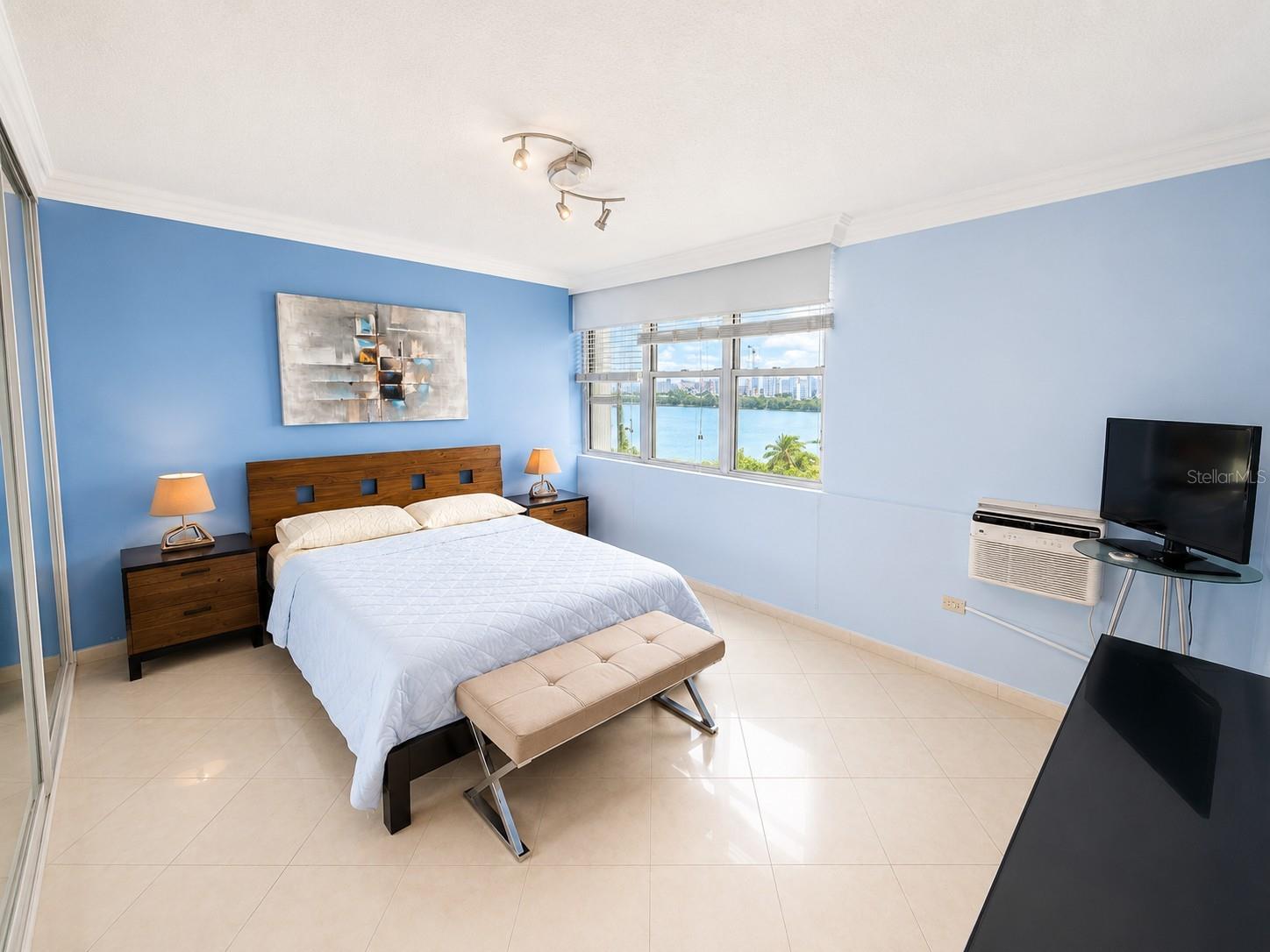 1035 ASHFORD AVE #802