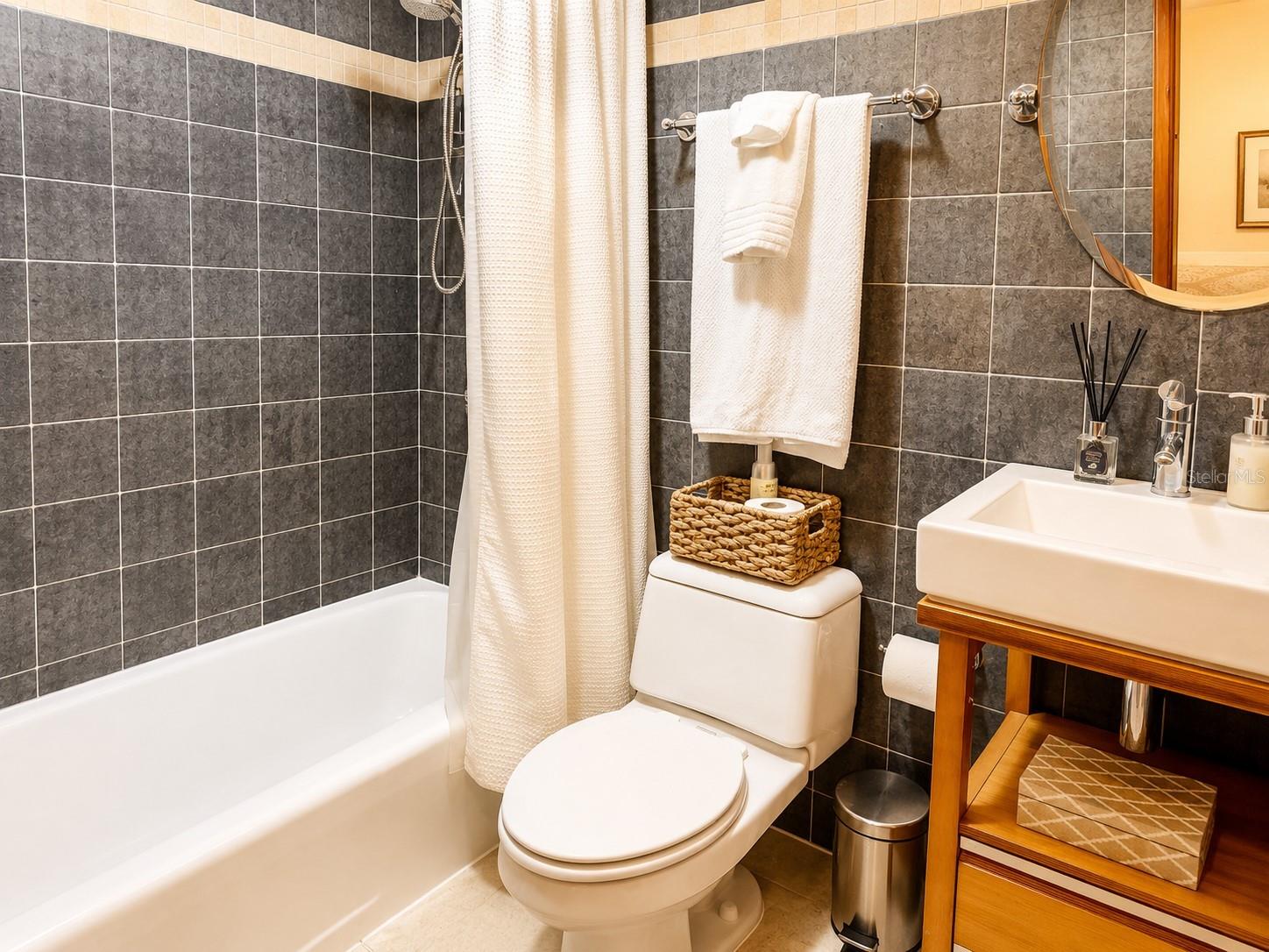 1035 AVE. ASHFORD #407