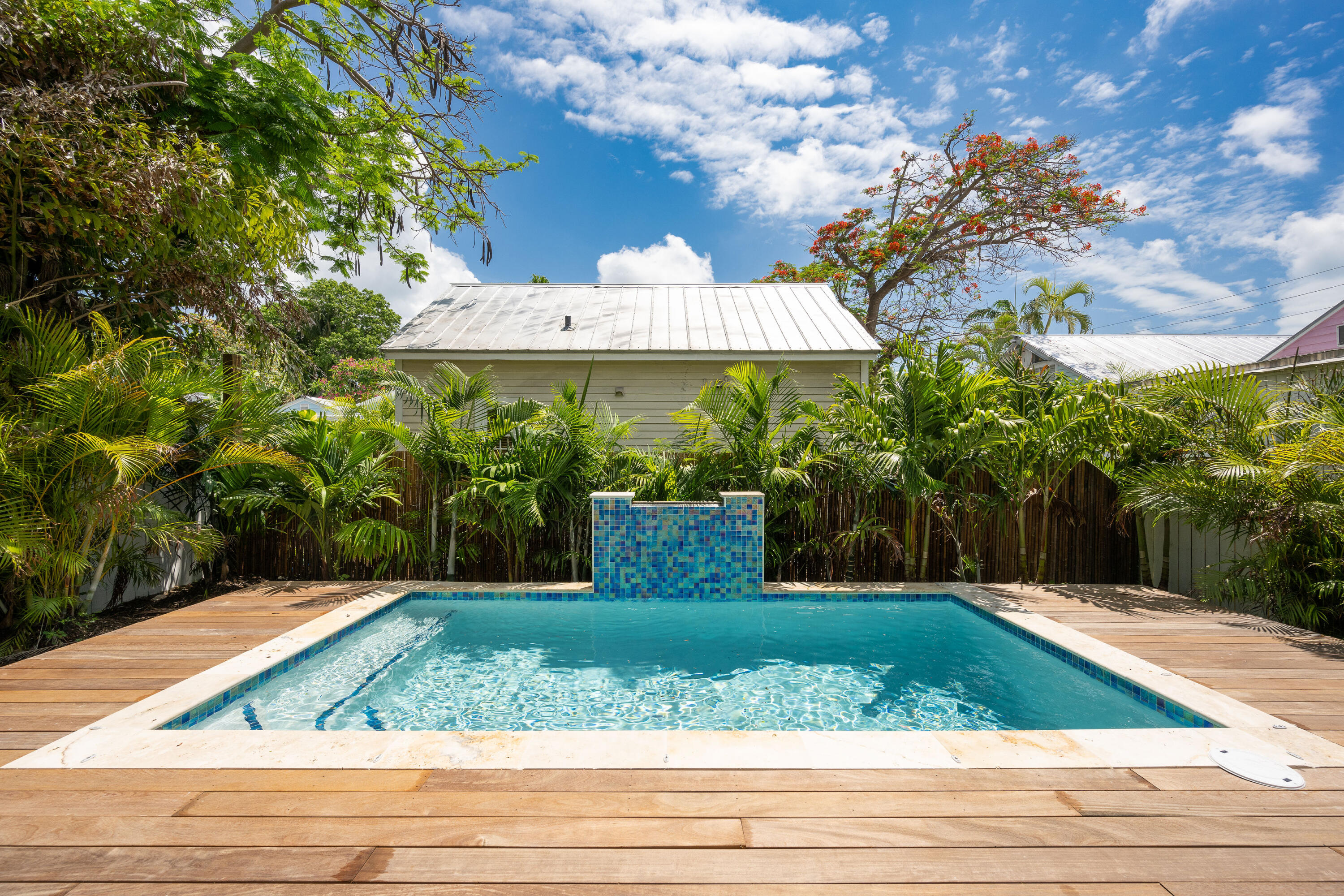 925 Whitehead Street