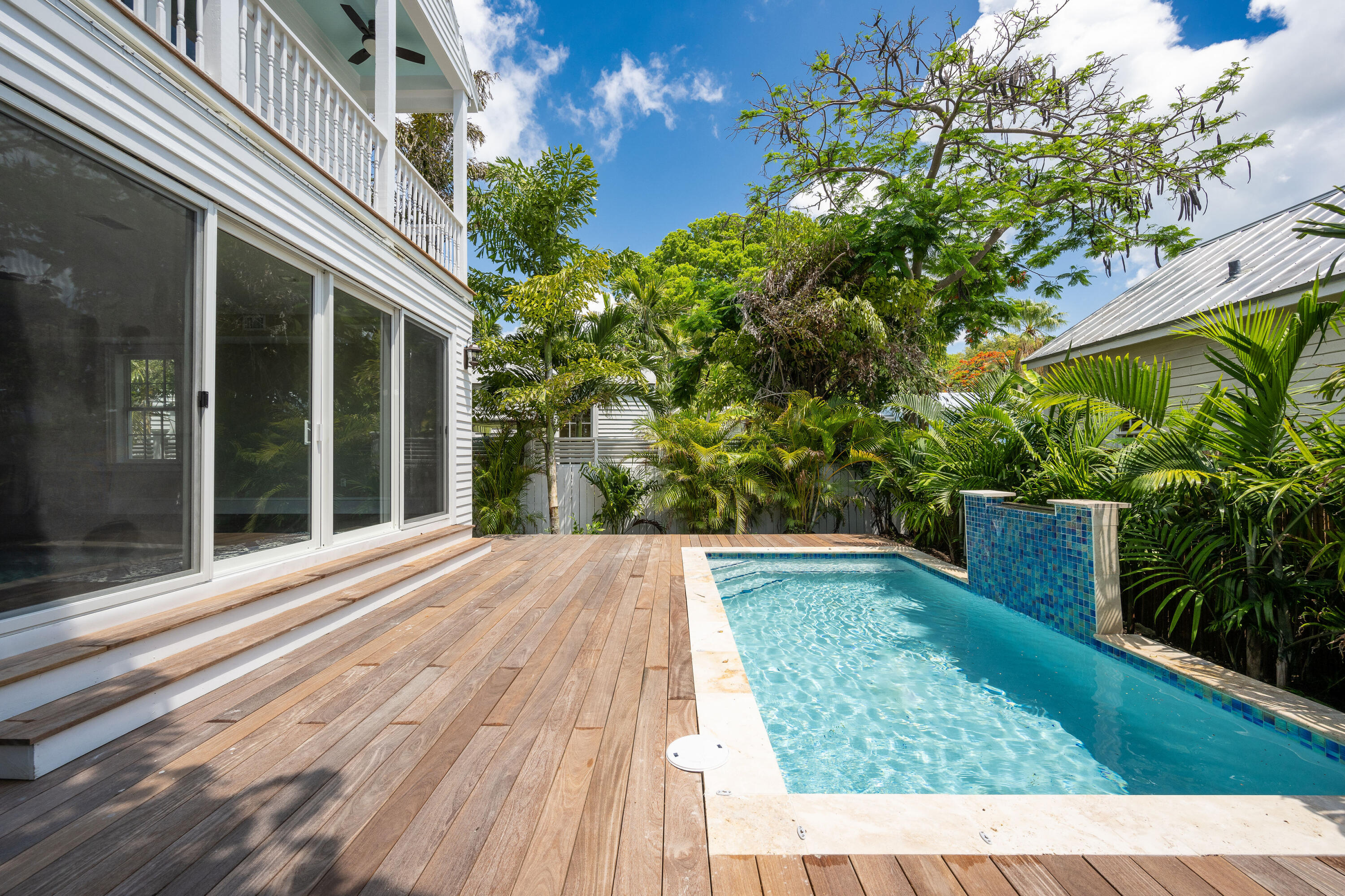 925 Whitehead Street