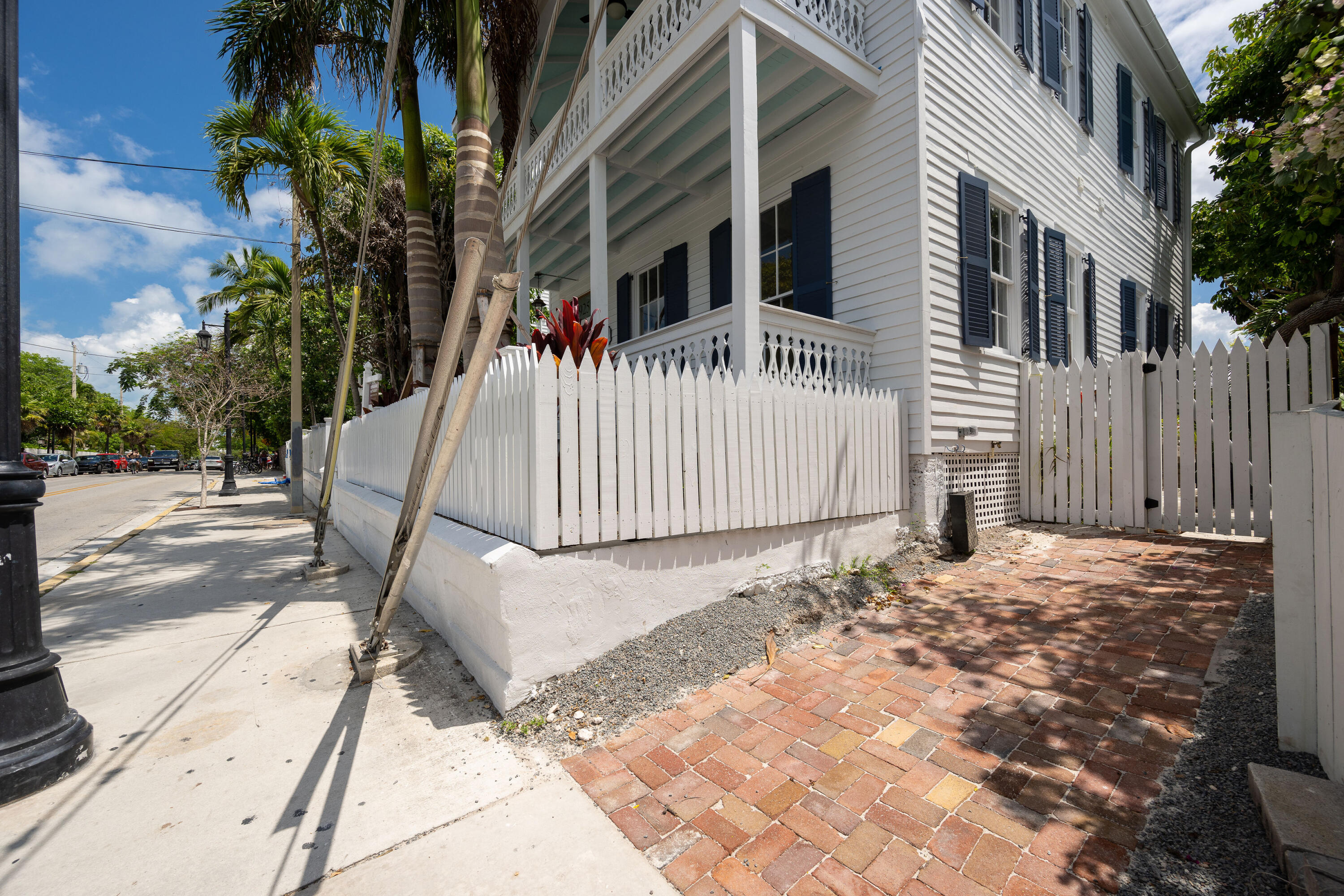 925 Whitehead Street