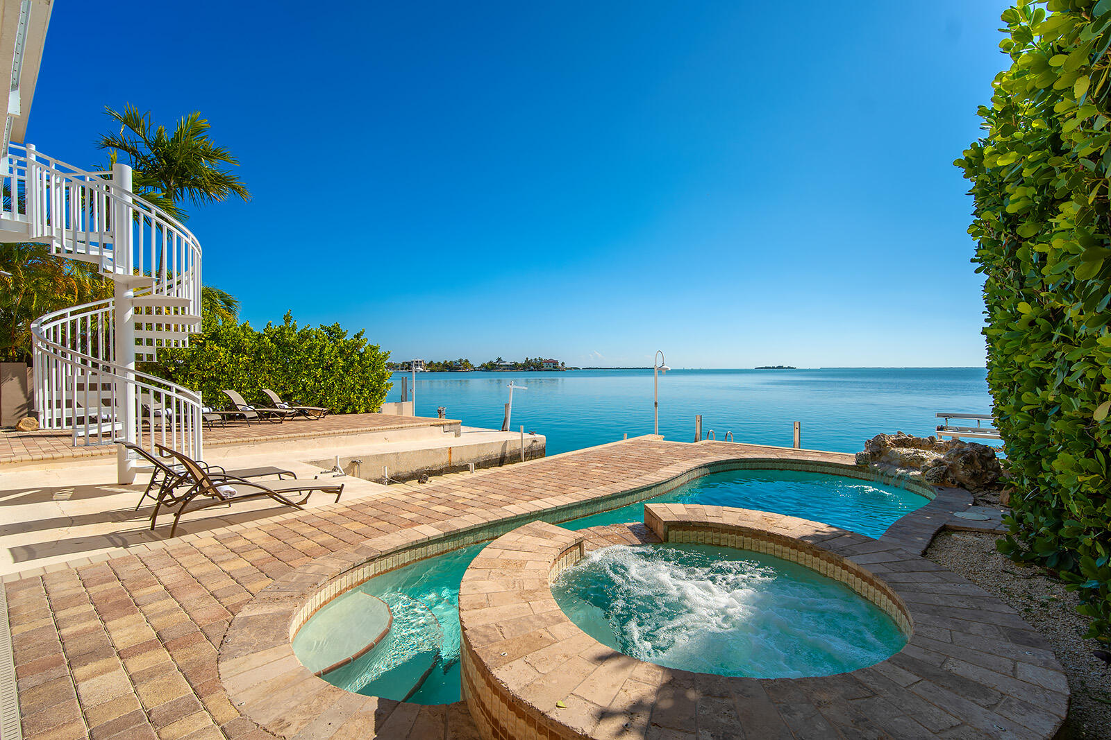 414 E Caribbean Drive