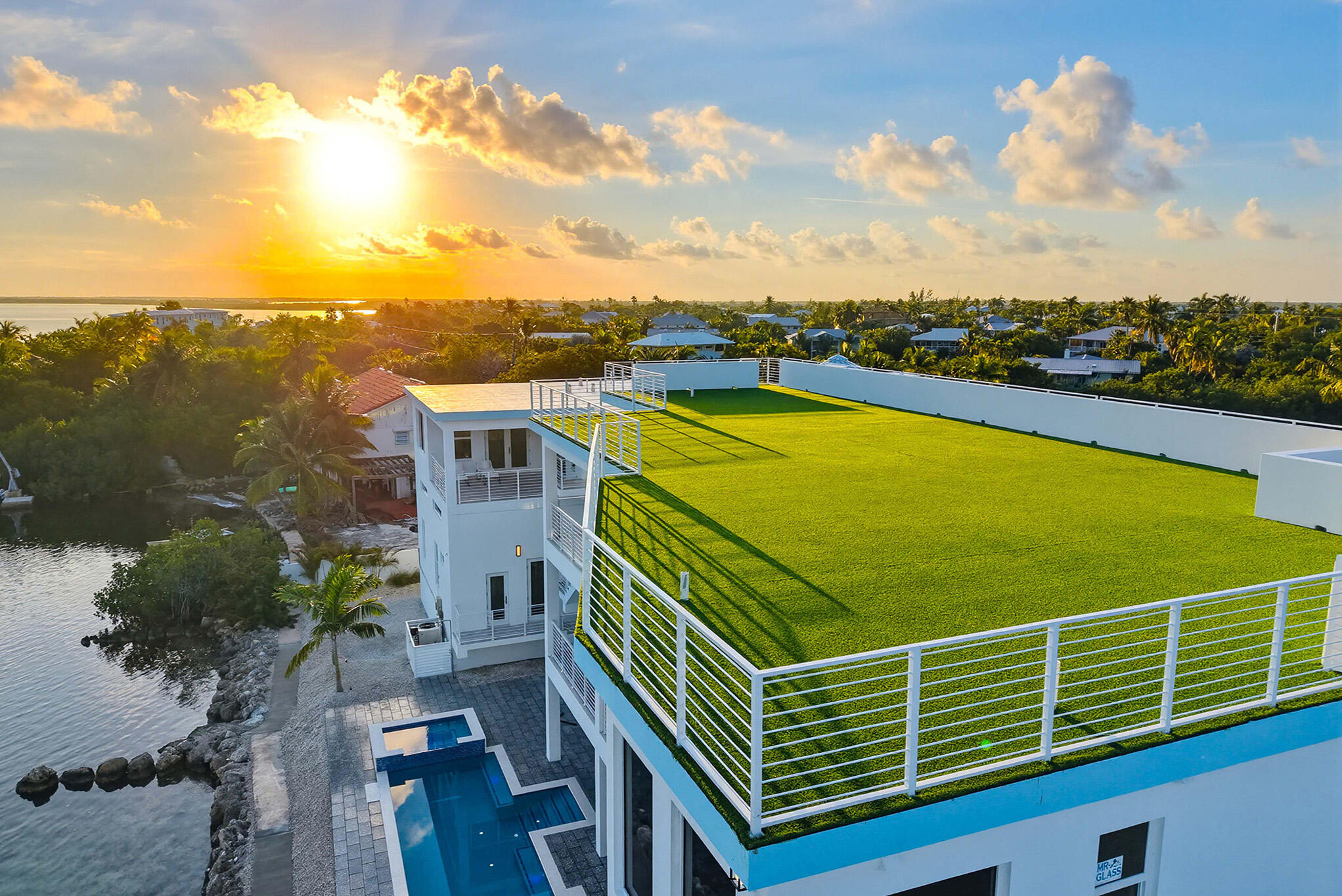 1041 E Buttonwood Drive