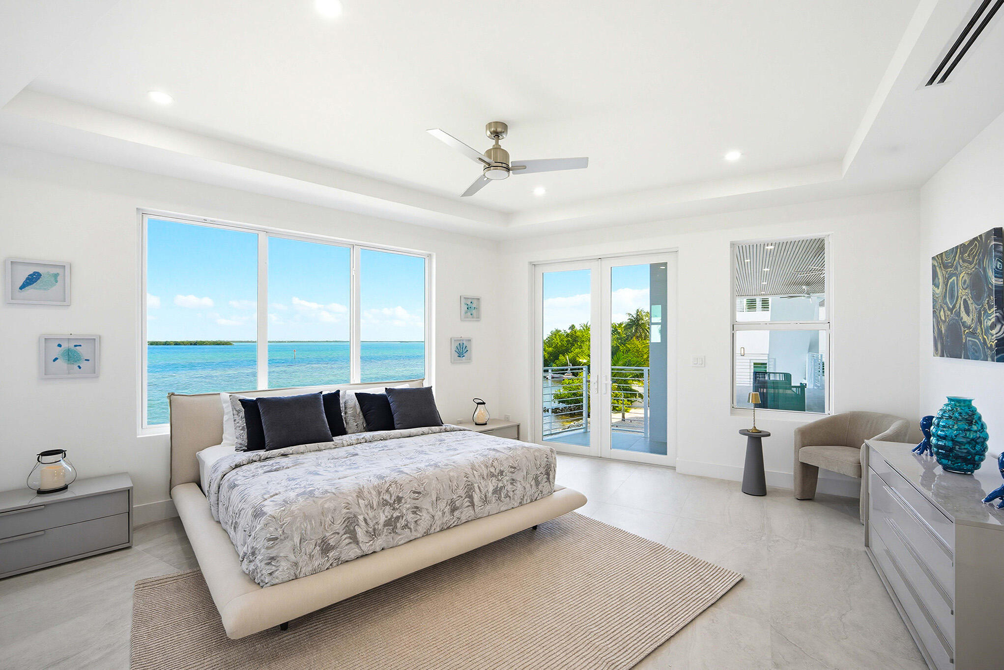 1041 E Buttonwood Drive