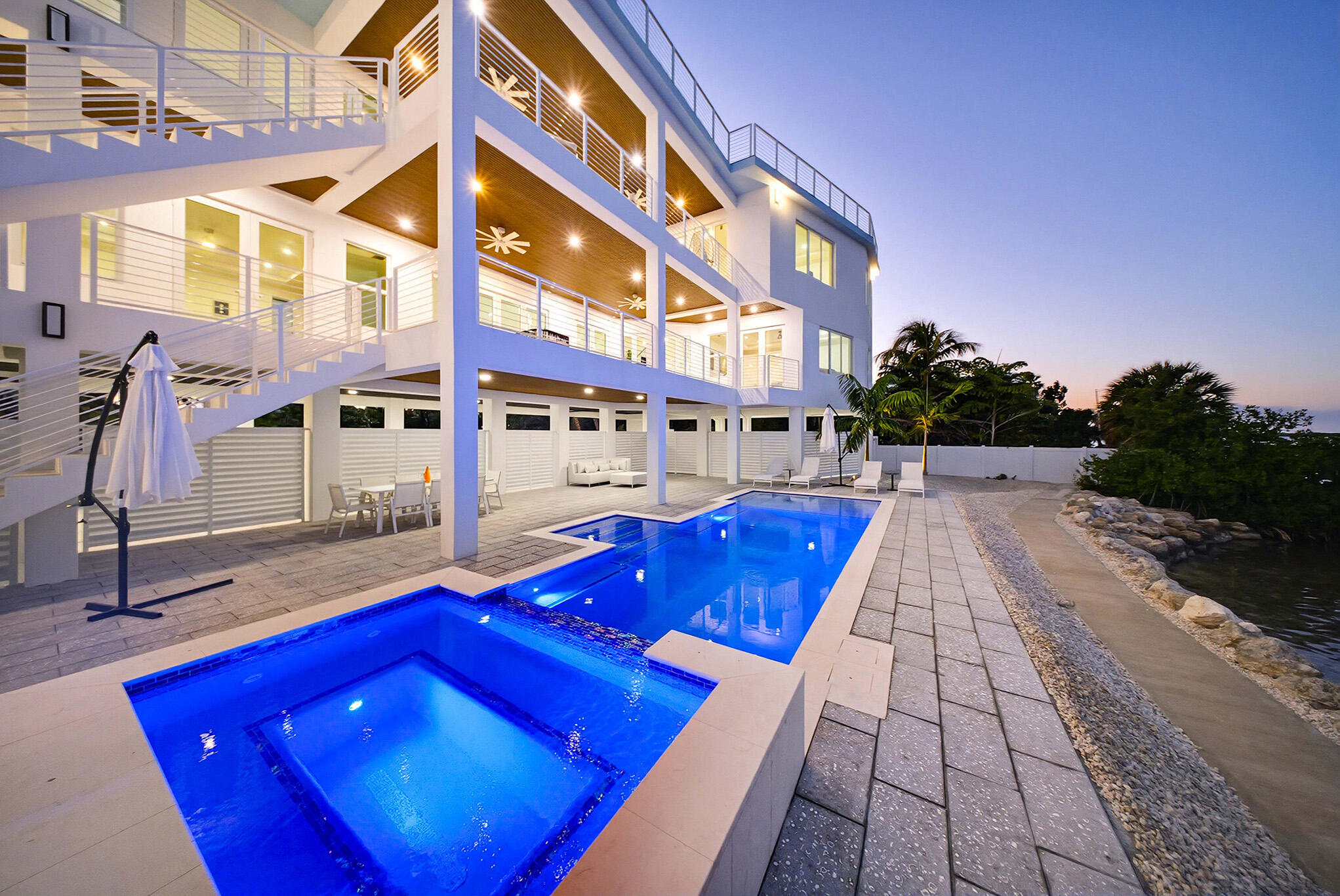 1041 E Buttonwood Drive