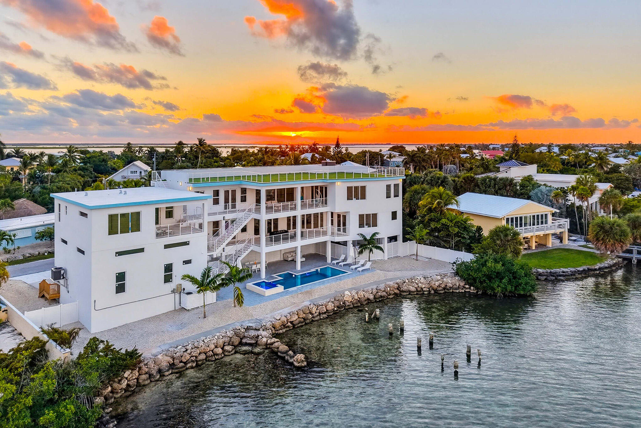 1041 E Buttonwood Drive