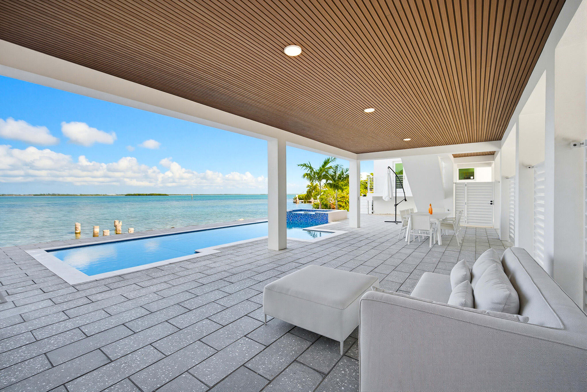 1041 E Buttonwood Drive