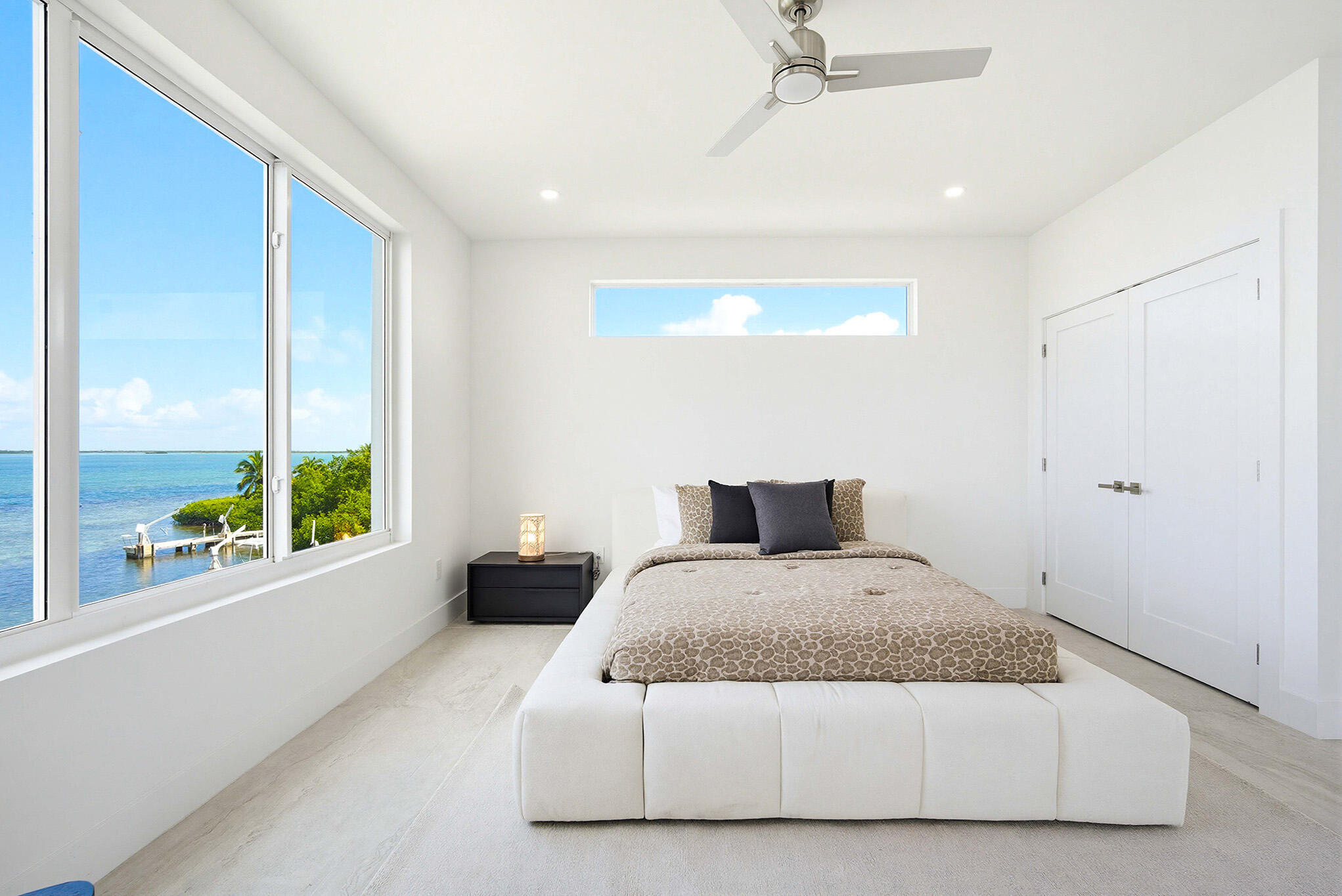 1041 E Buttonwood Drive