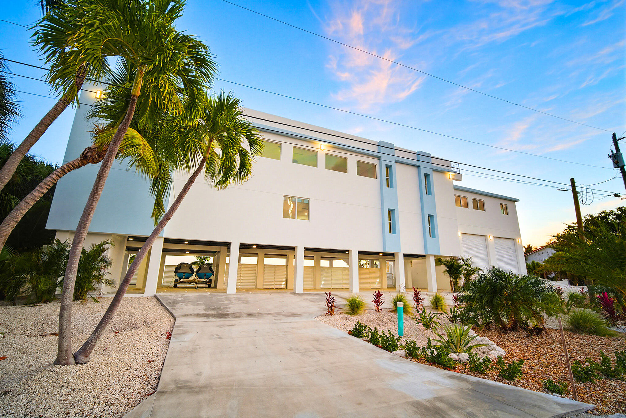 1041 E Buttonwood Drive