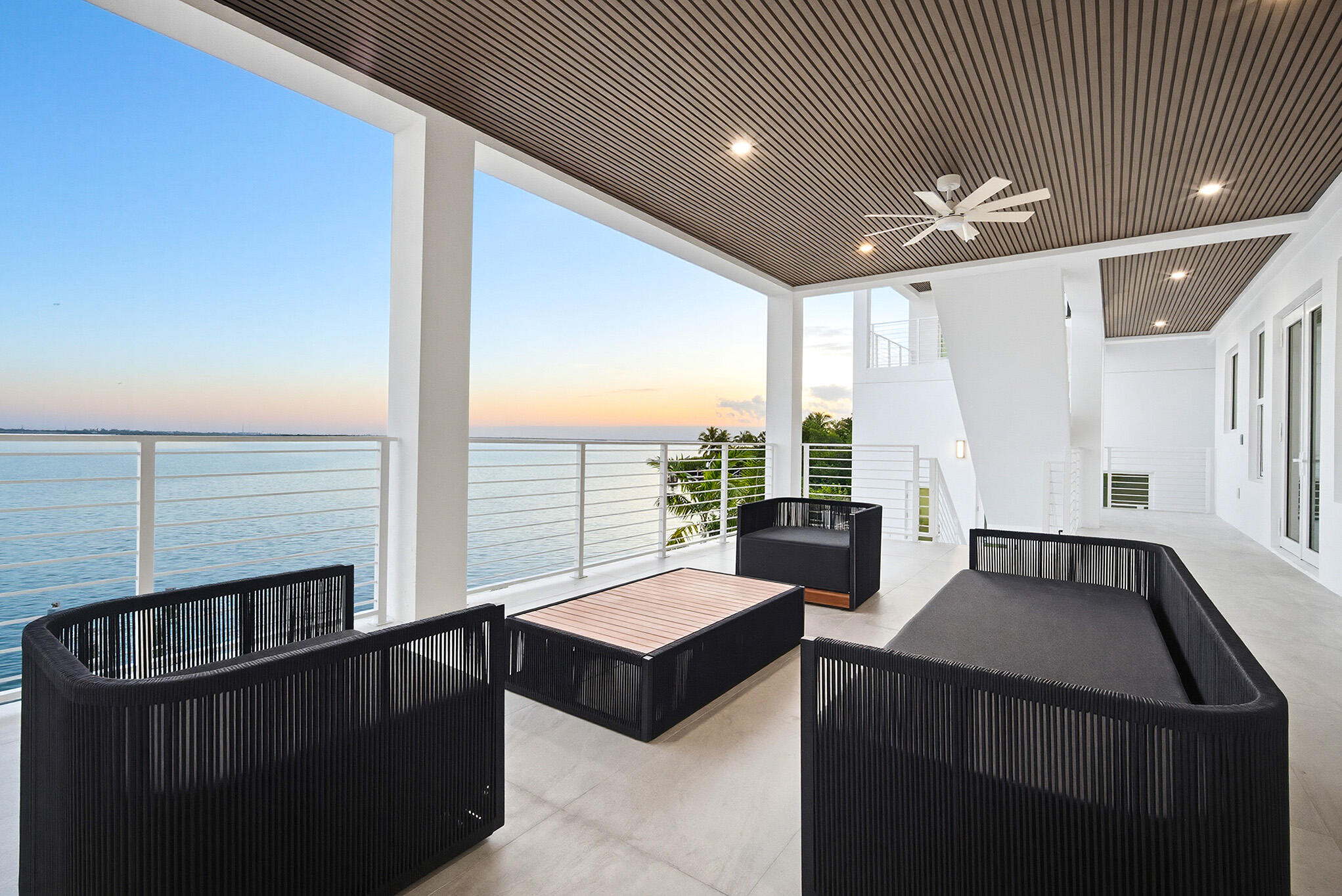 1041 E Buttonwood Drive