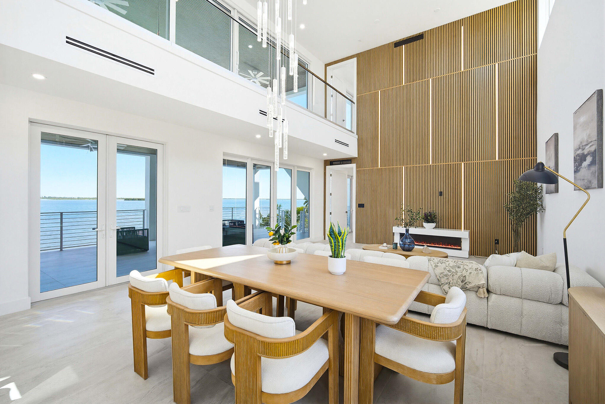 1041 E Buttonwood Drive