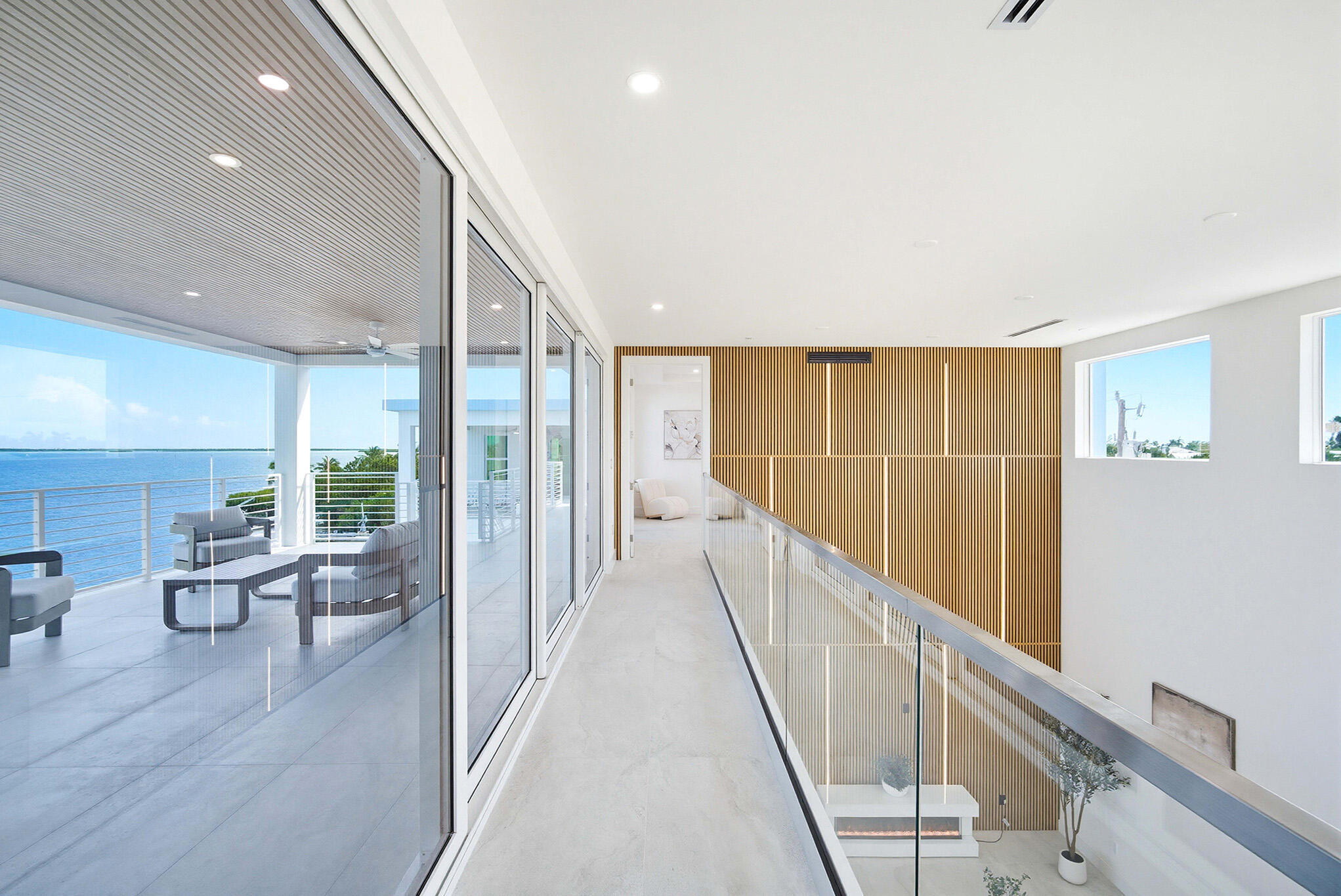 1041 E Buttonwood Drive