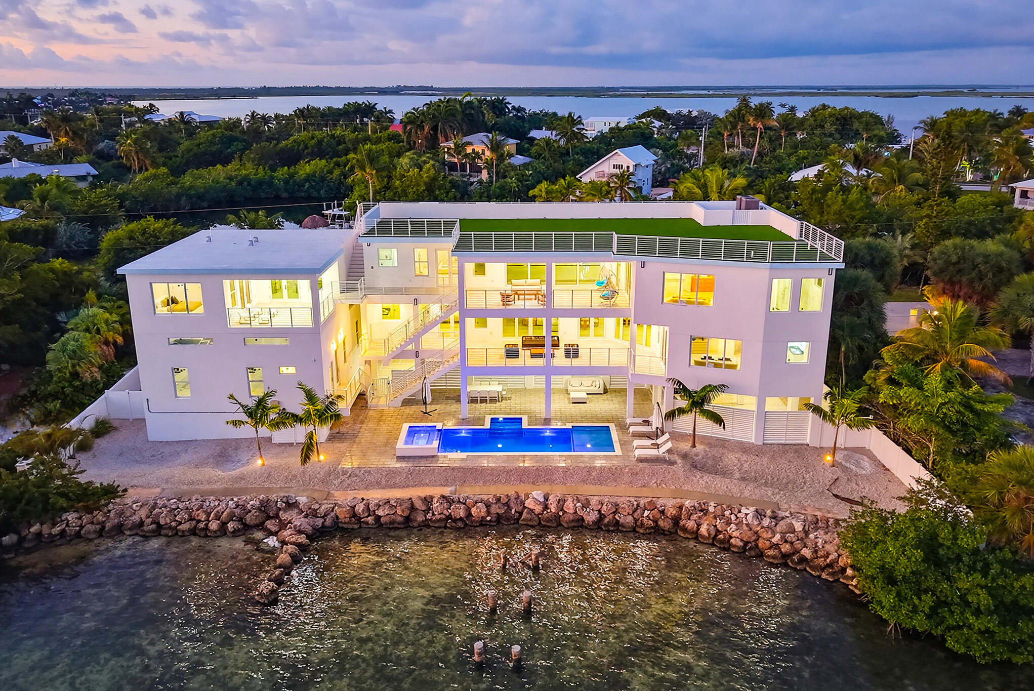 1041 E Buttonwood Drive