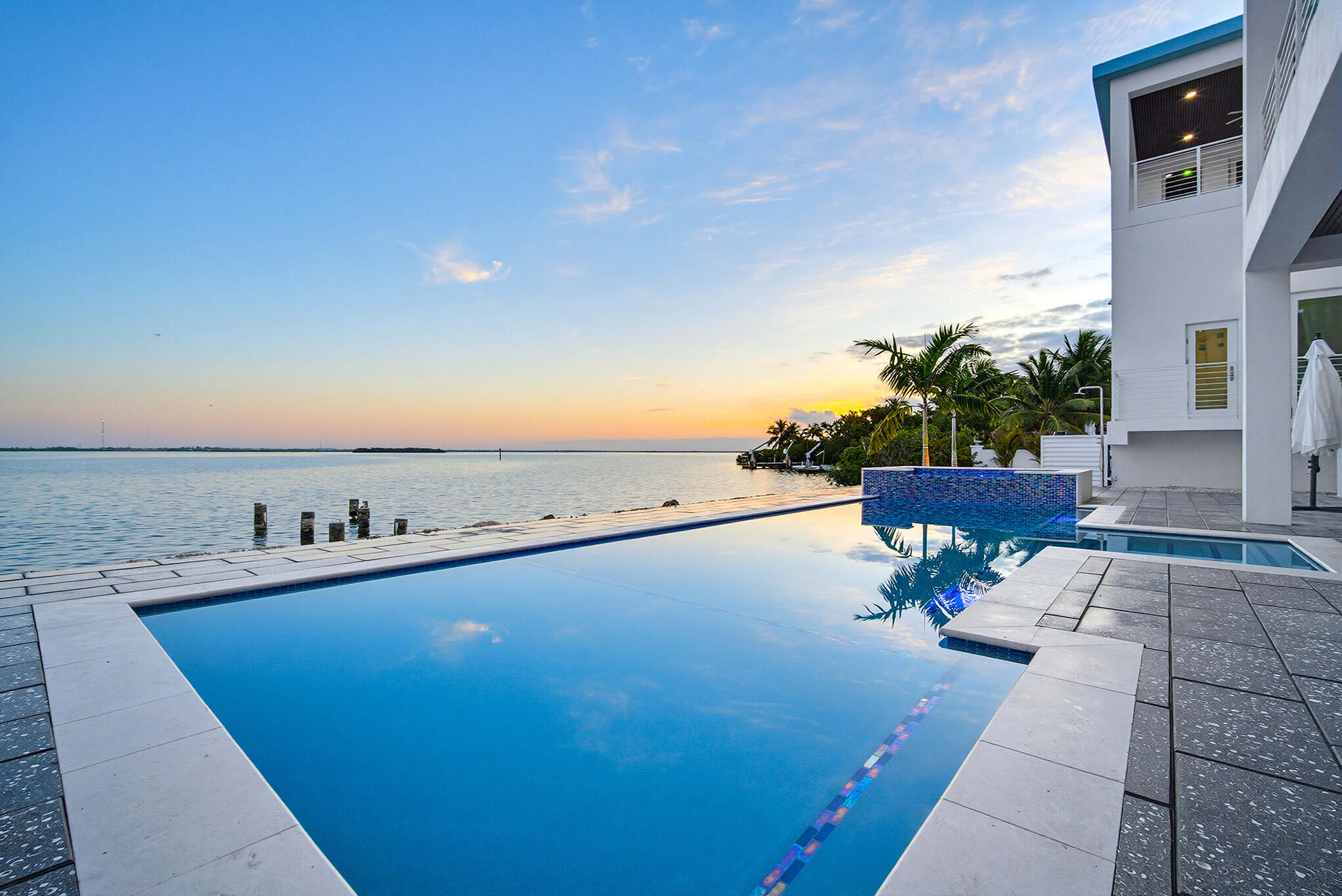 1041 E Buttonwood Drive