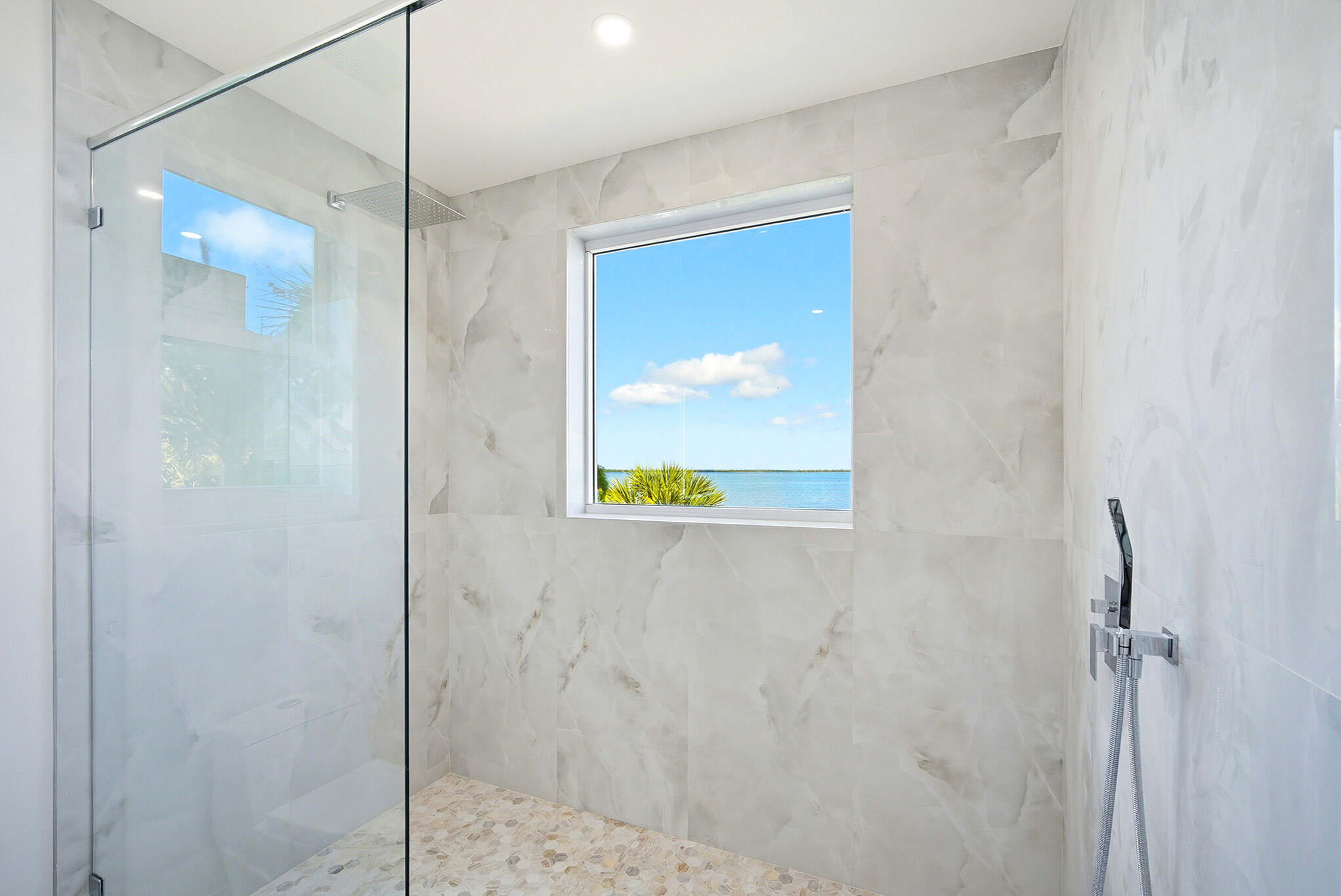 1041 E Buttonwood Drive