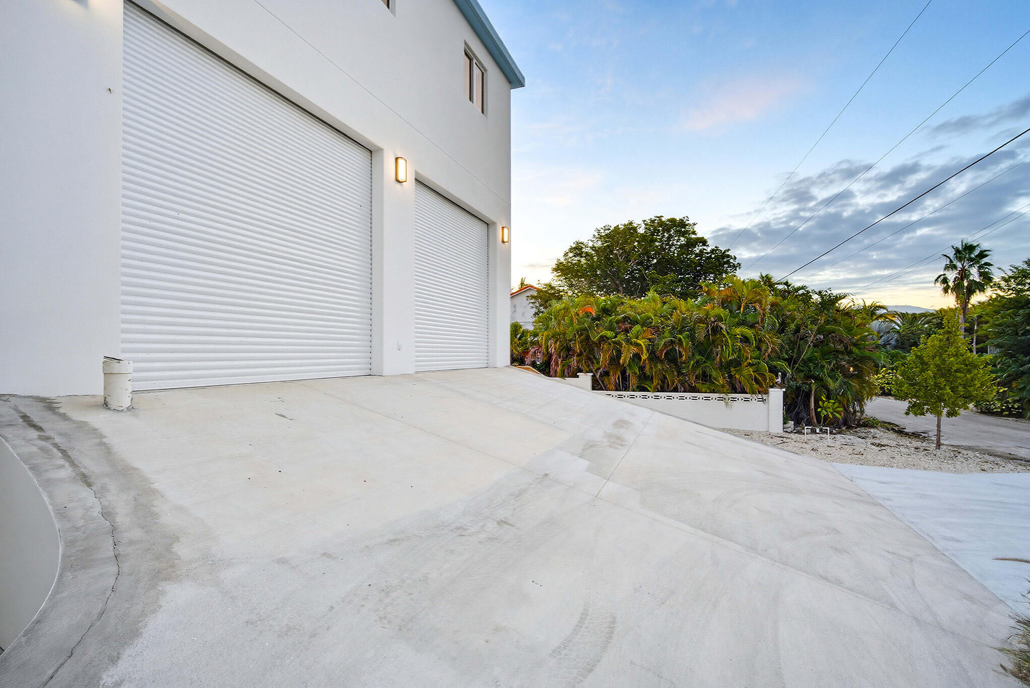 1041 E Buttonwood Drive