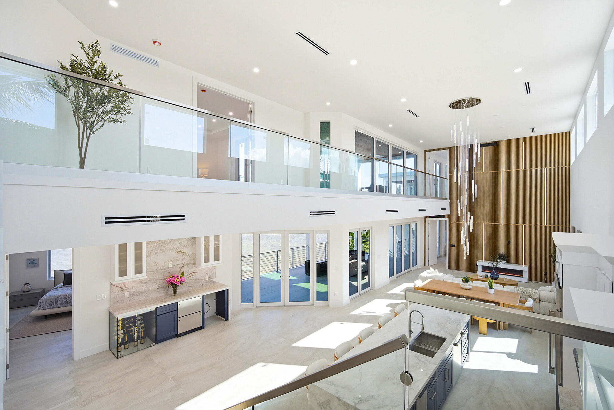 1041 E Buttonwood Drive