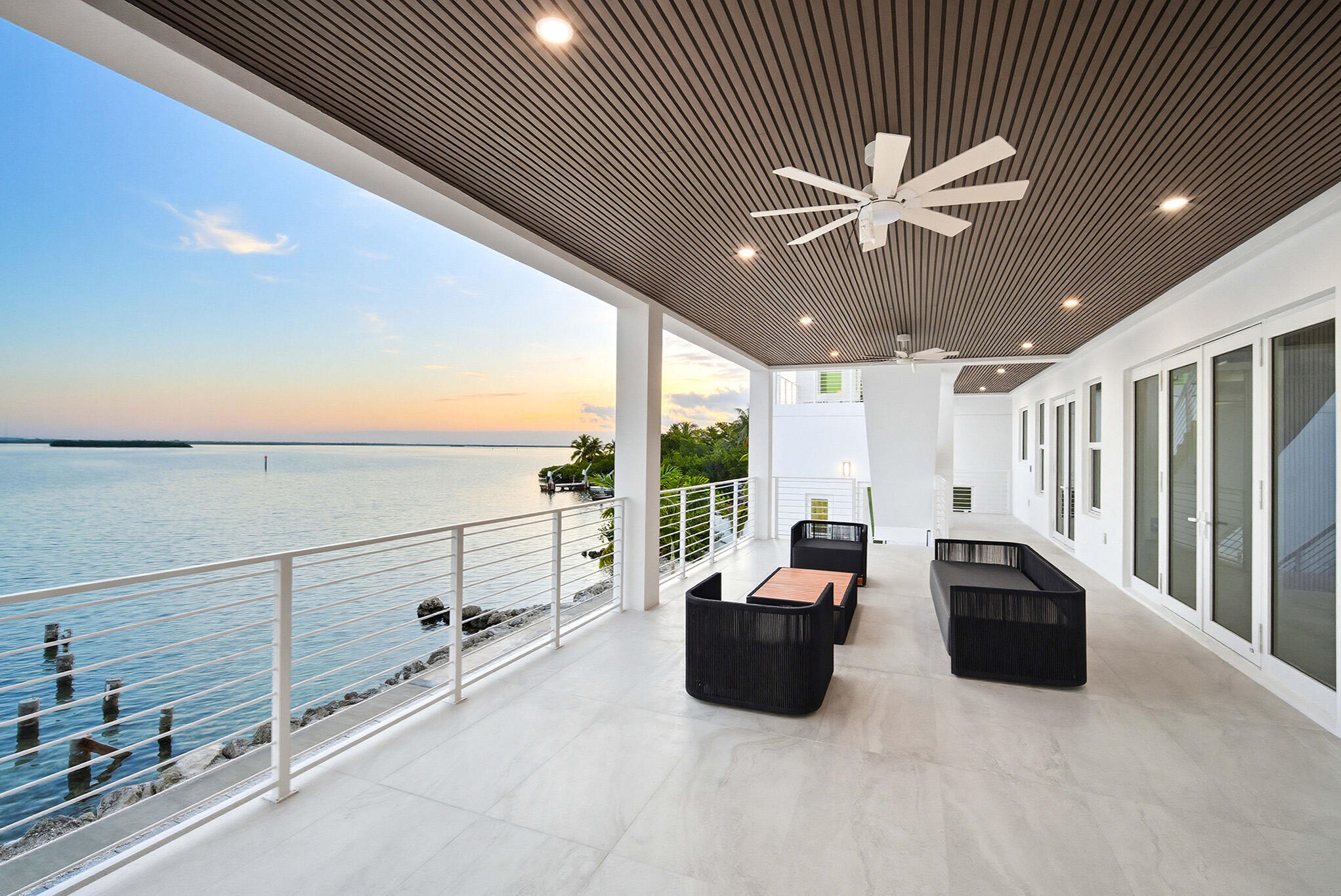 1041 E Buttonwood Drive