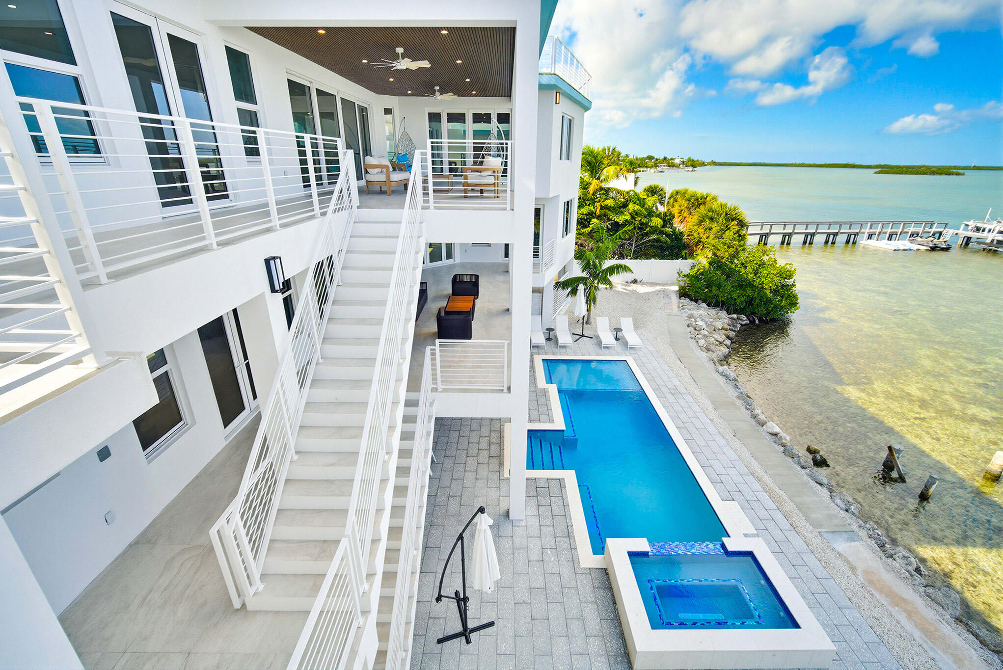 1041 E Buttonwood Drive