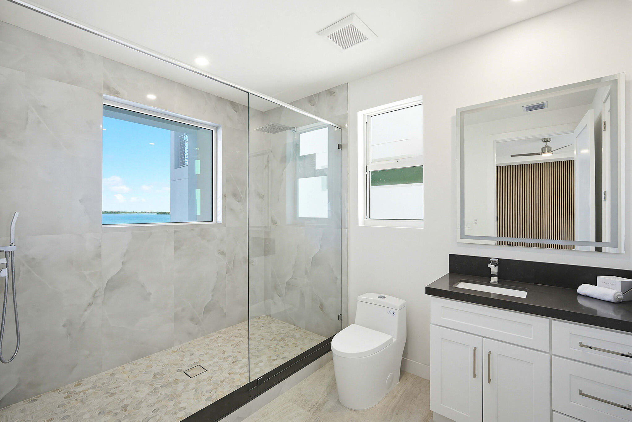 1041 E Buttonwood Drive