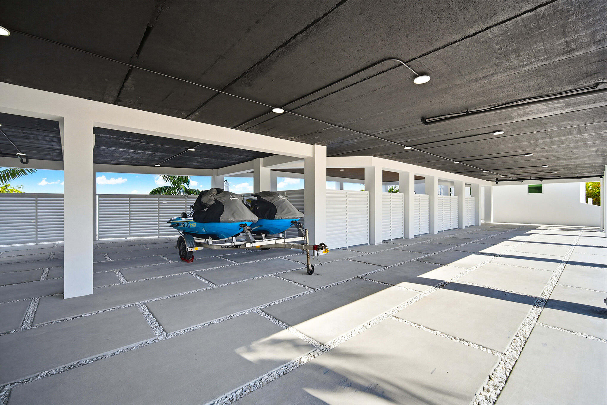 1041 E Buttonwood Drive