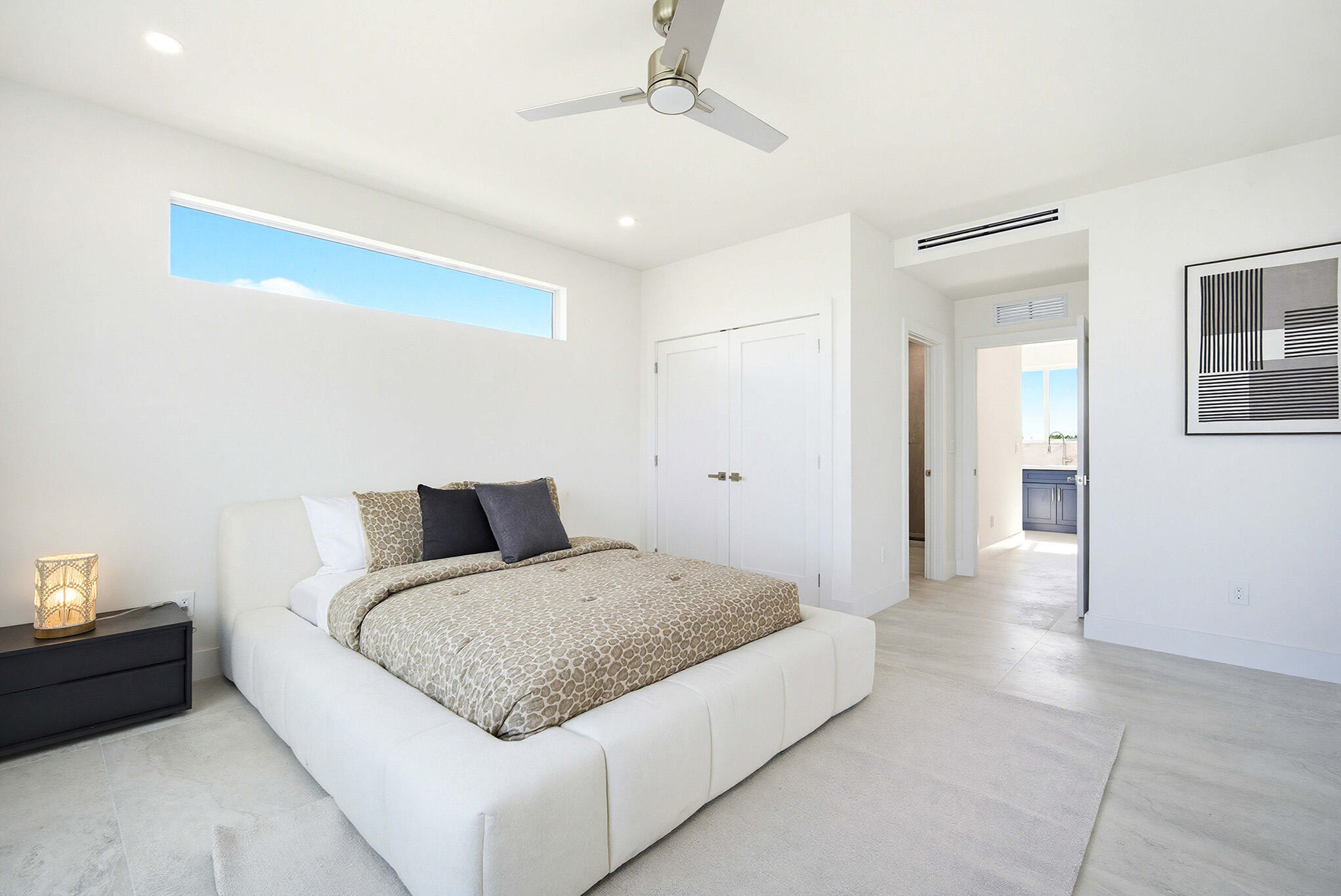 1041 E Buttonwood Drive