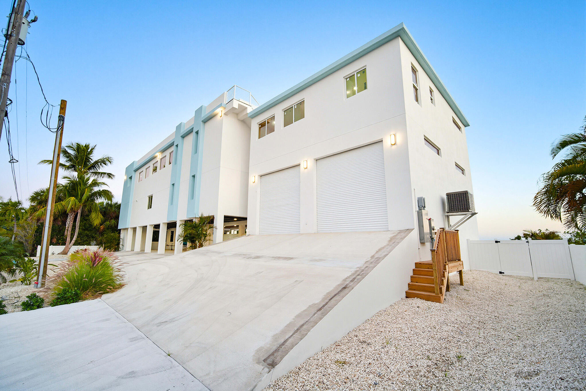 1041 E Buttonwood Drive