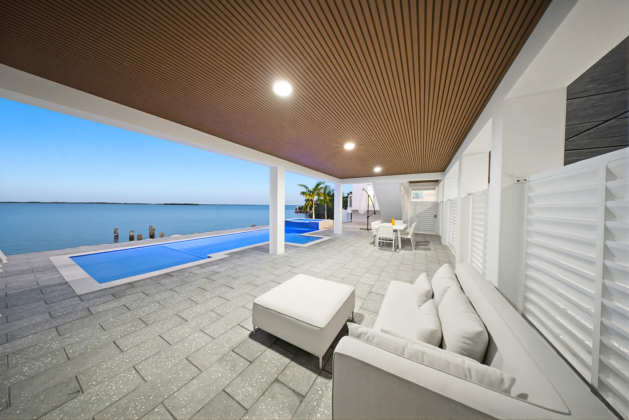 1041 E Buttonwood Drive