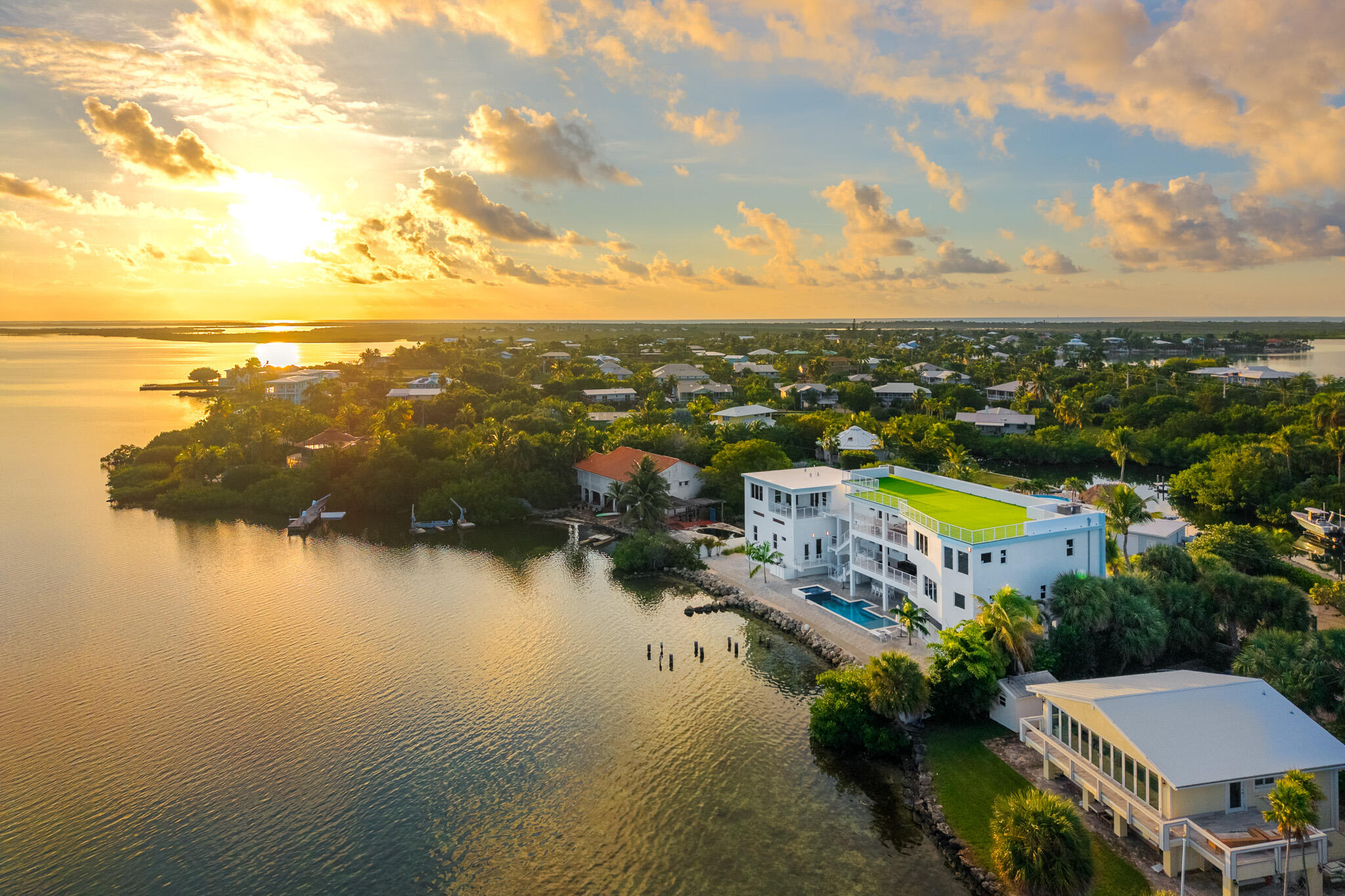 1041 E Buttonwood Drive