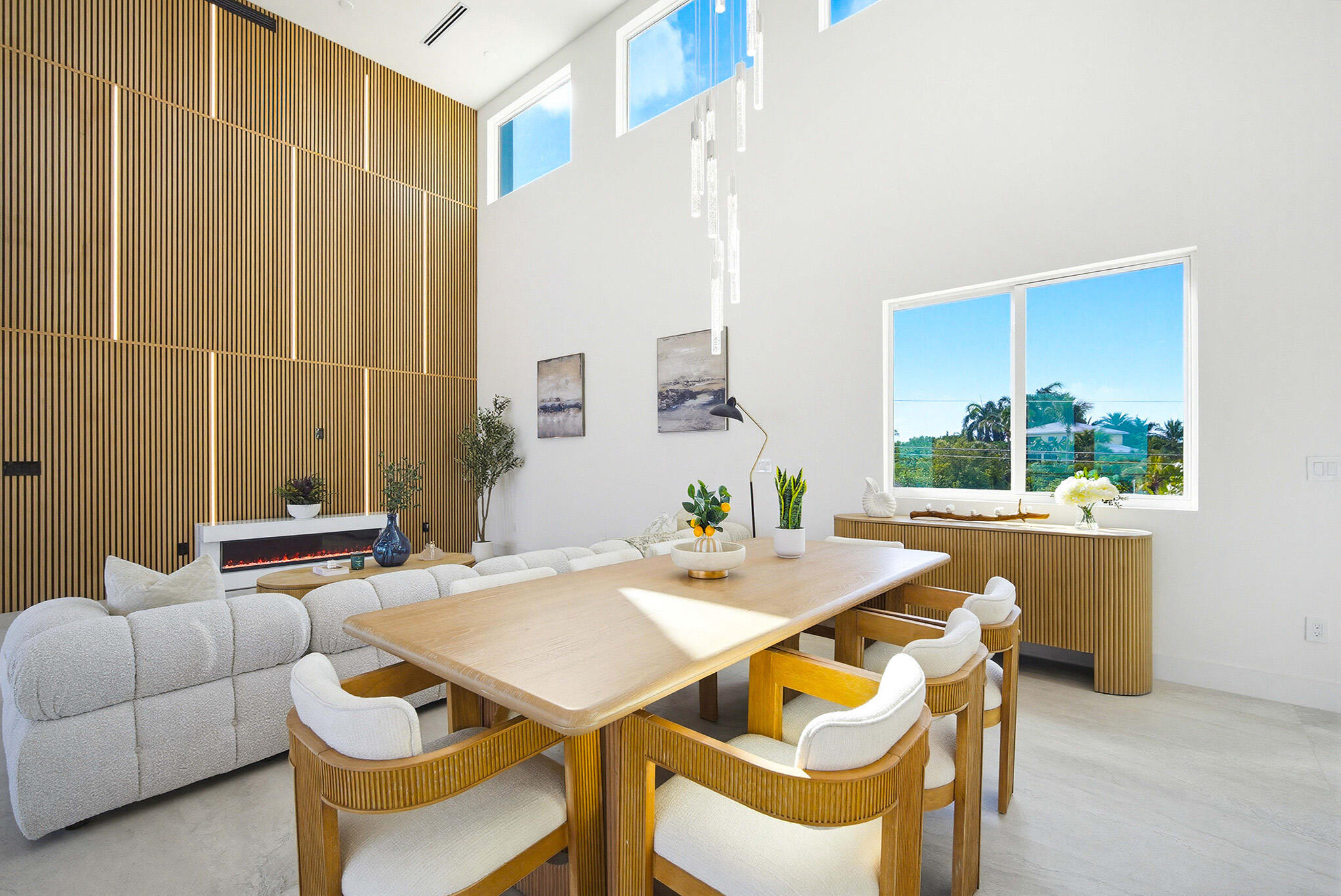 1041 E Buttonwood Drive