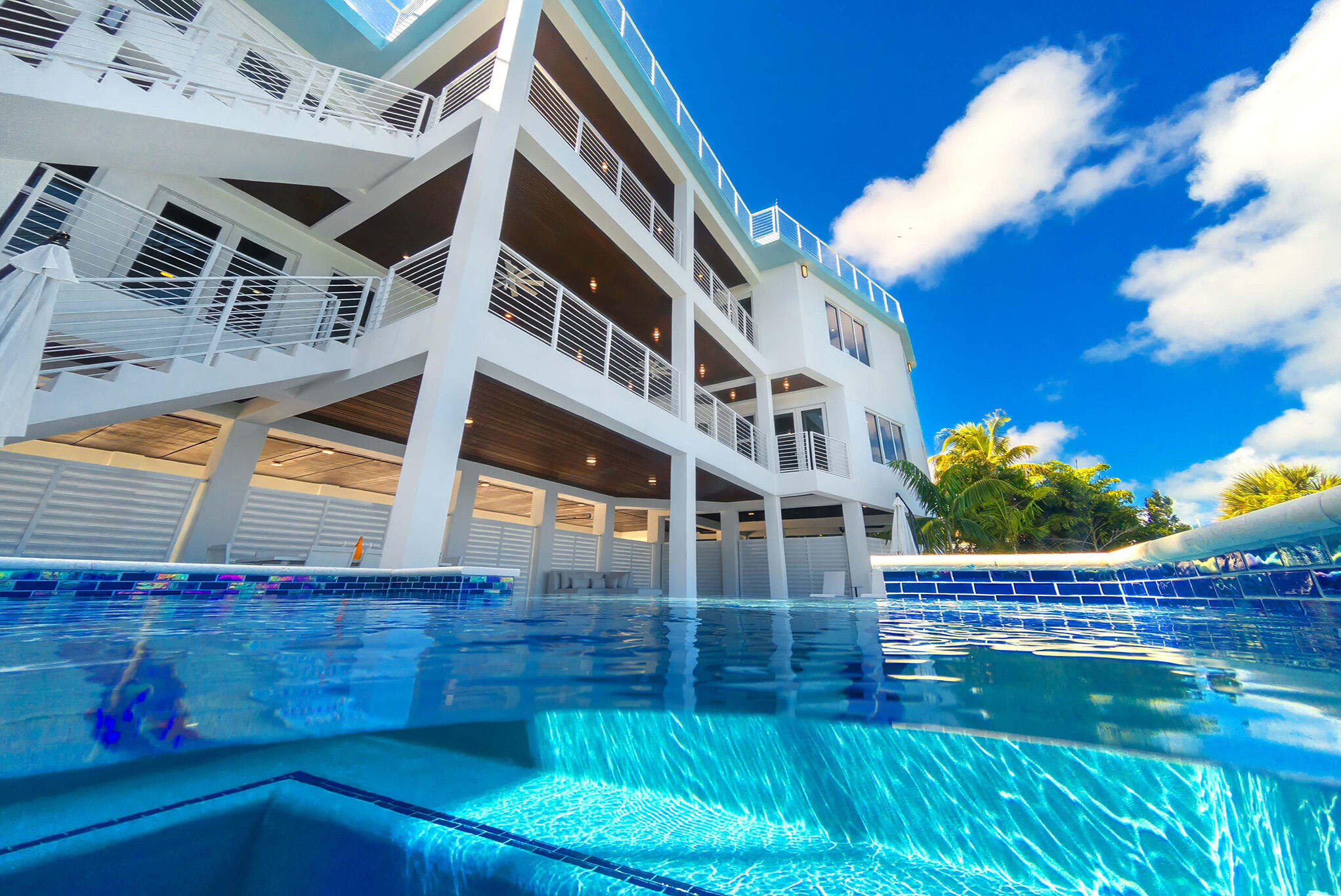 1041 E Buttonwood Drive