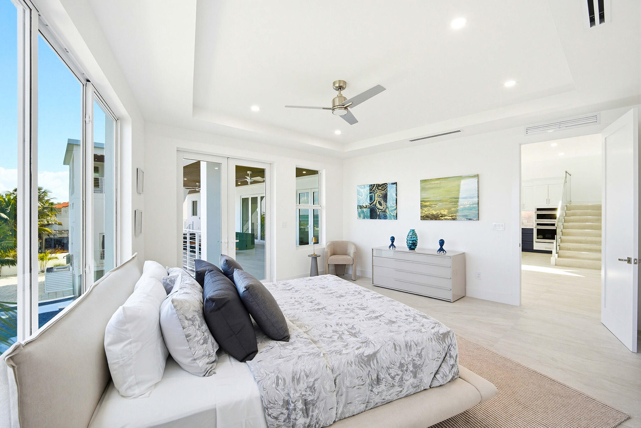 1041 E Buttonwood Drive