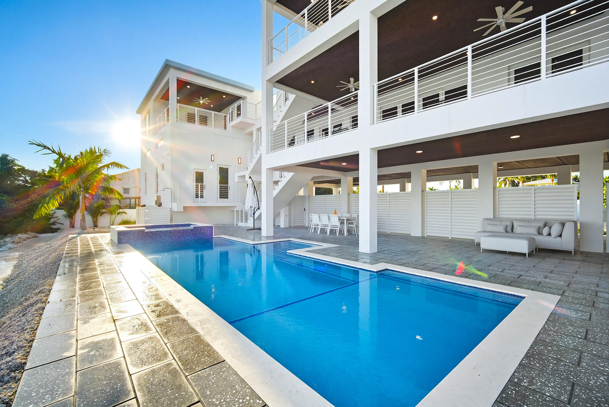 1041 E Buttonwood Drive