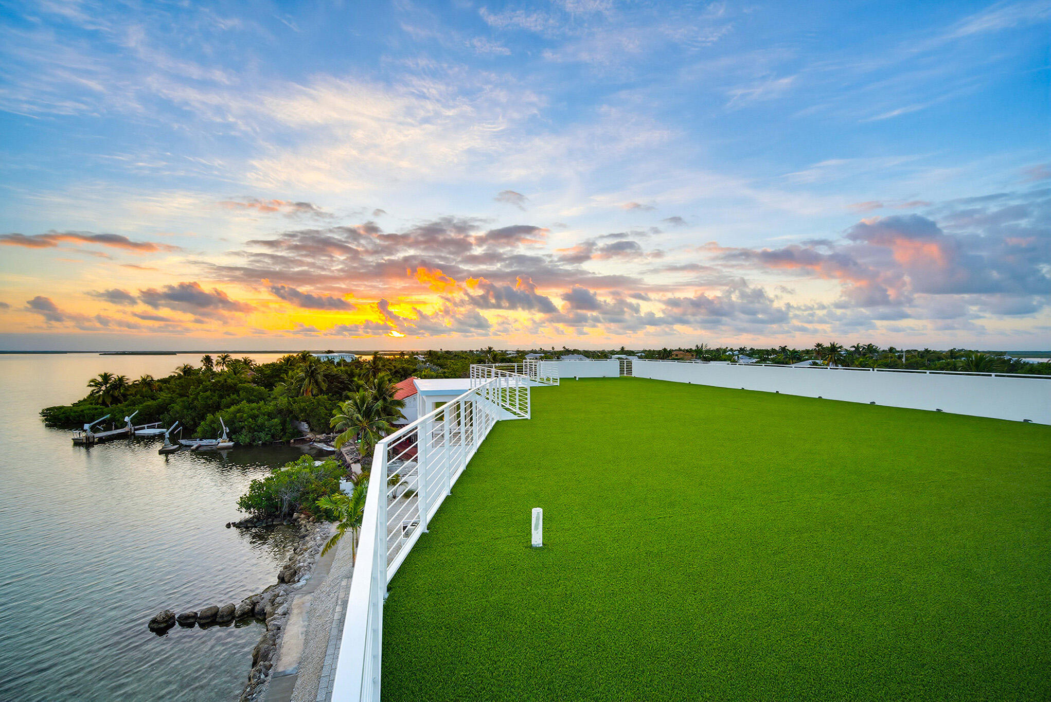 1041 E Buttonwood Drive