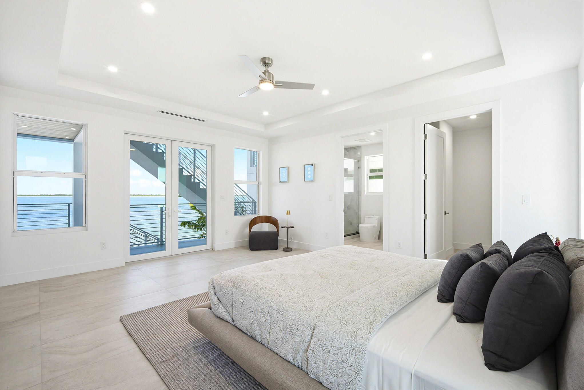 1041 E Buttonwood Drive