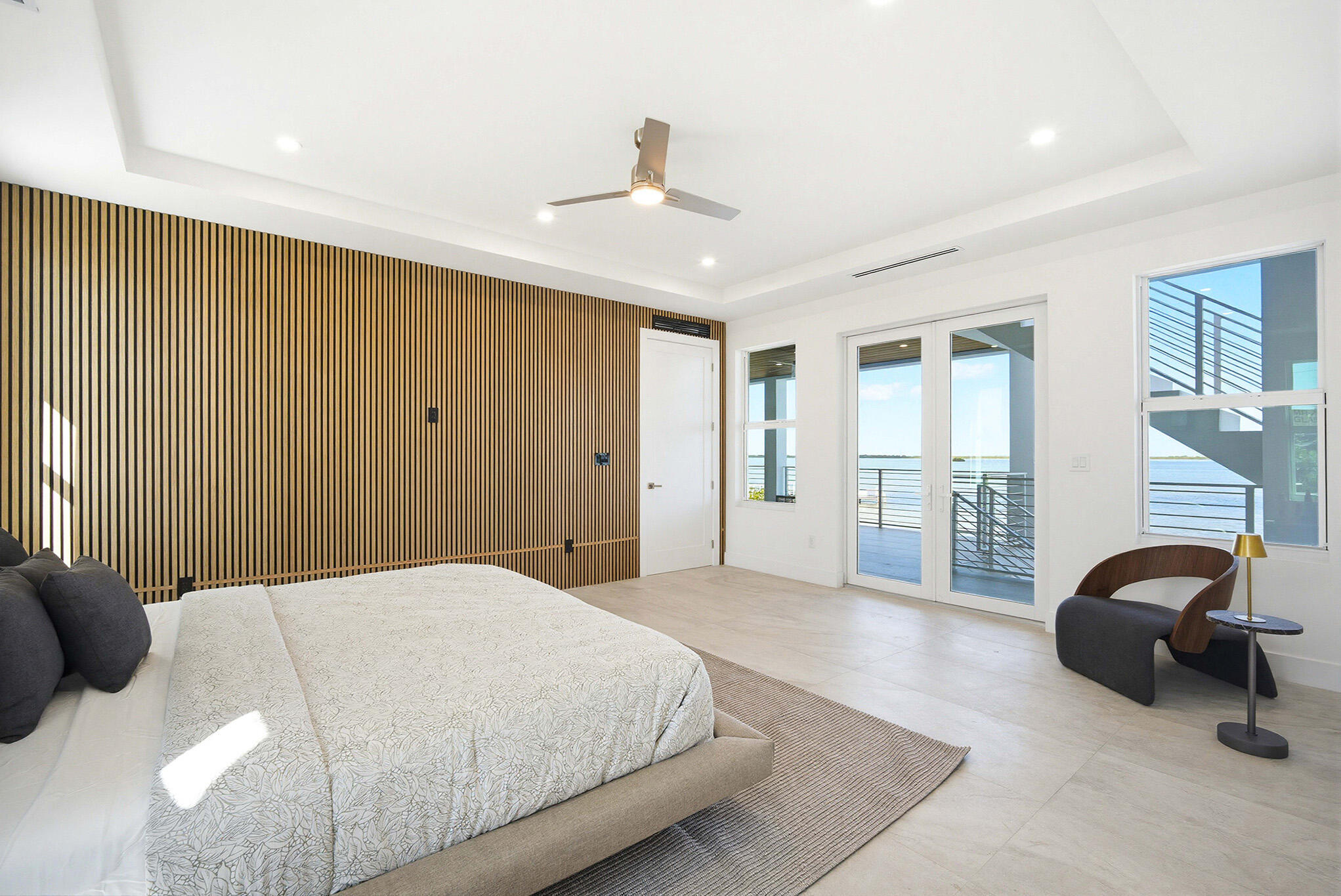 1041 E Buttonwood Drive