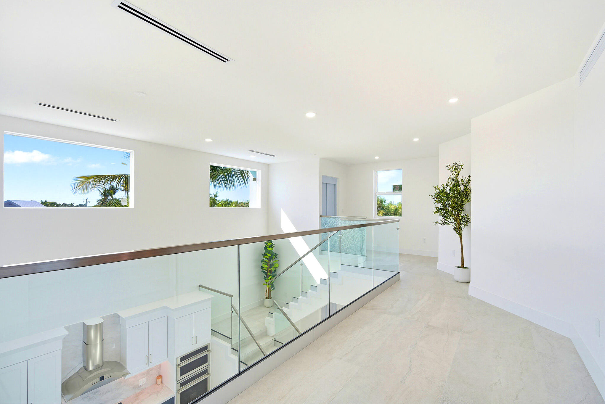 1041 E Buttonwood Drive