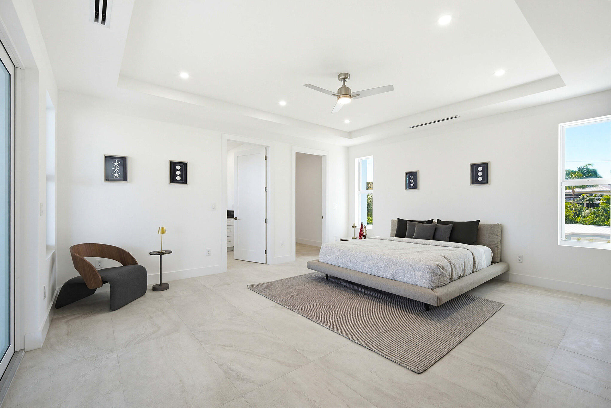 1041 E Buttonwood Drive