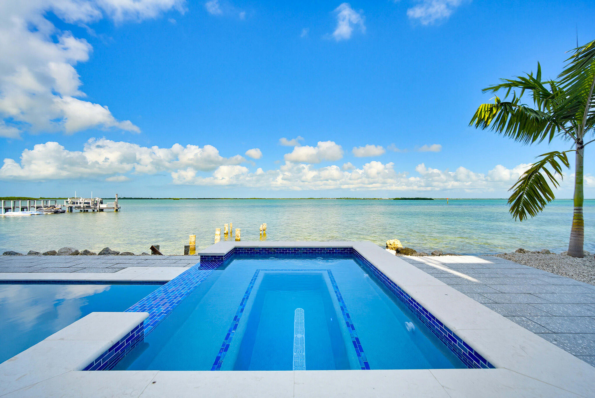 1041 E Buttonwood Drive