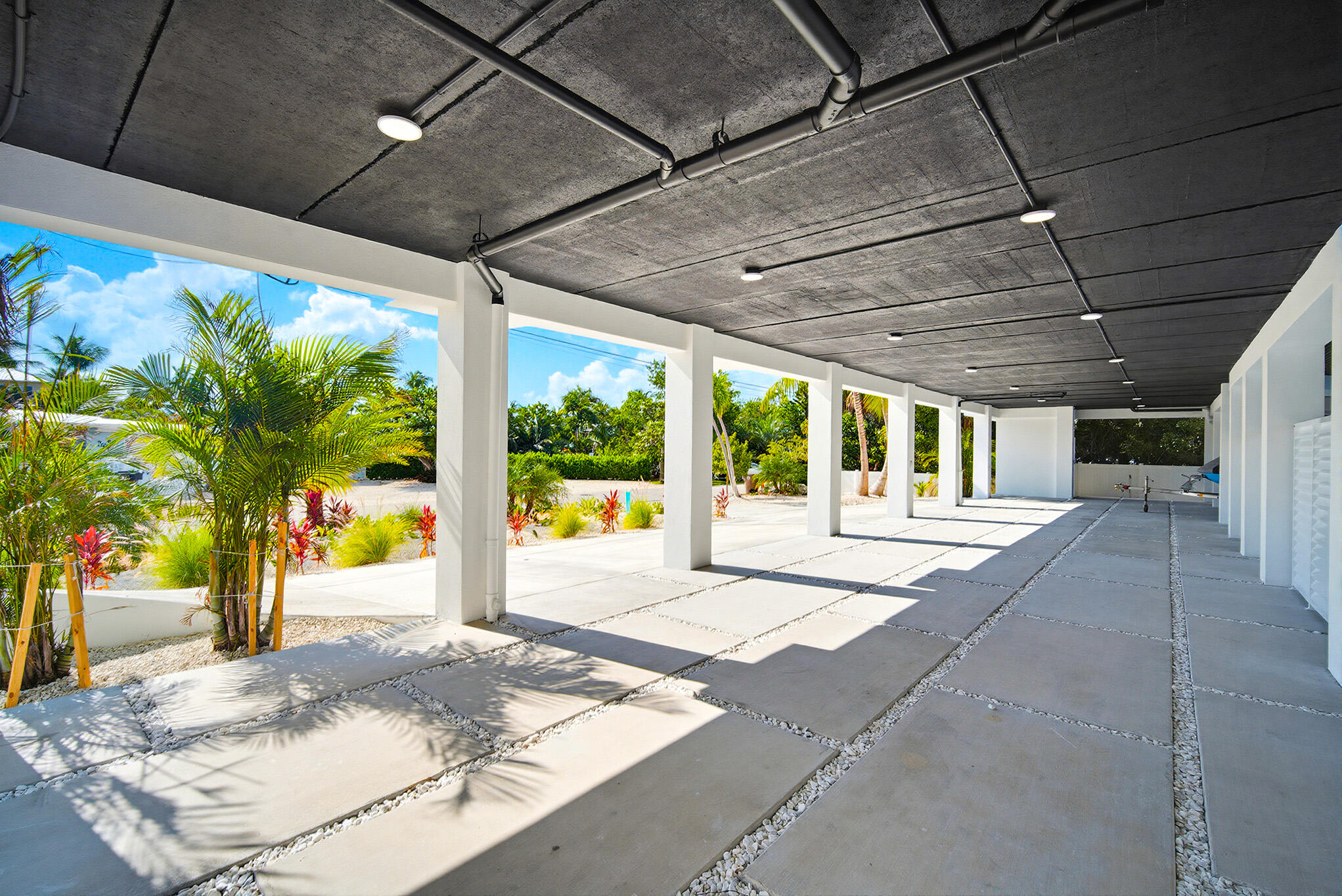 1041 E Buttonwood Drive